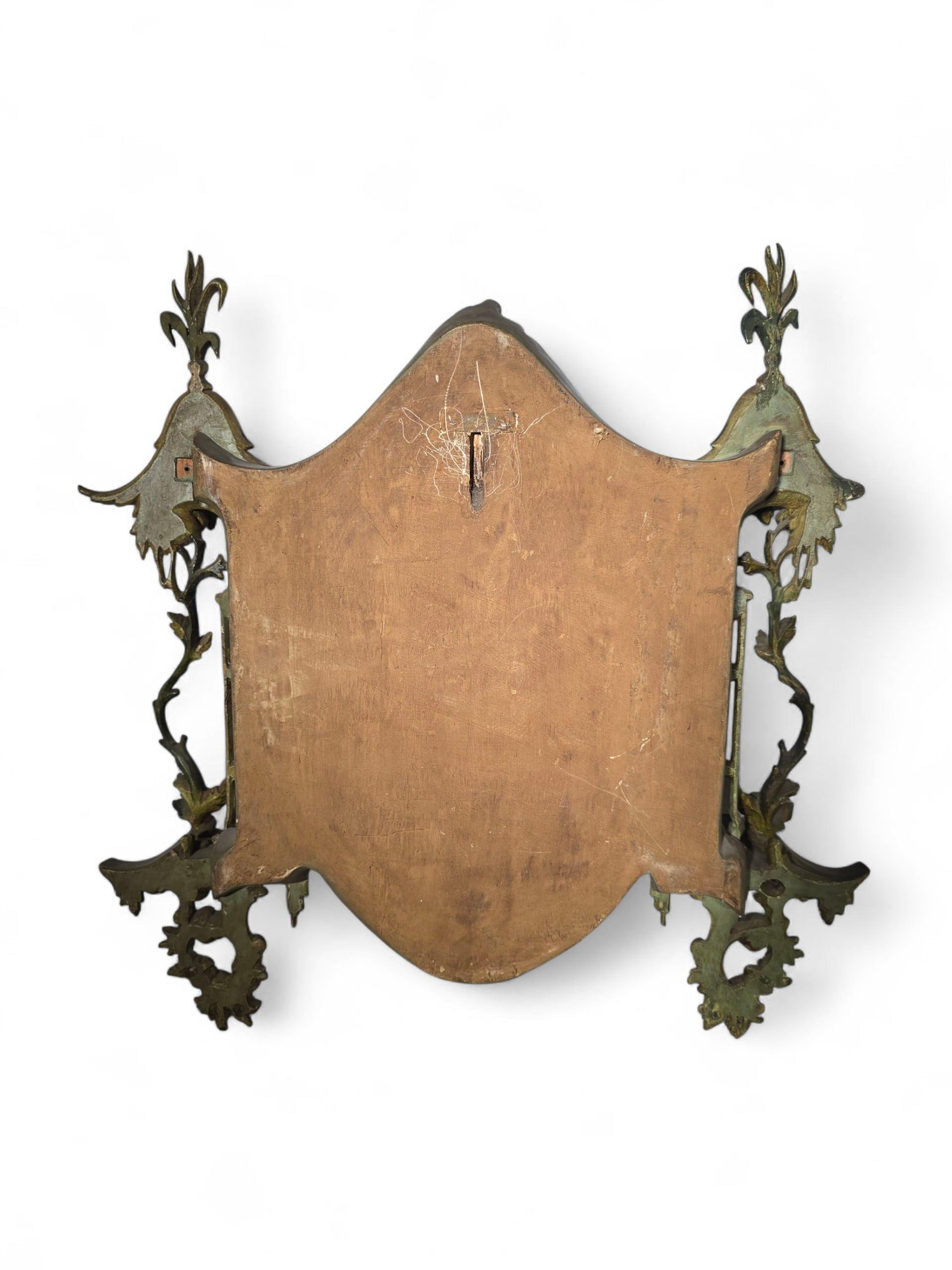 Panneau de présentation de médailles en bois sculpté et peint en forme de pagode, Italie, 19e siècle en vente 7