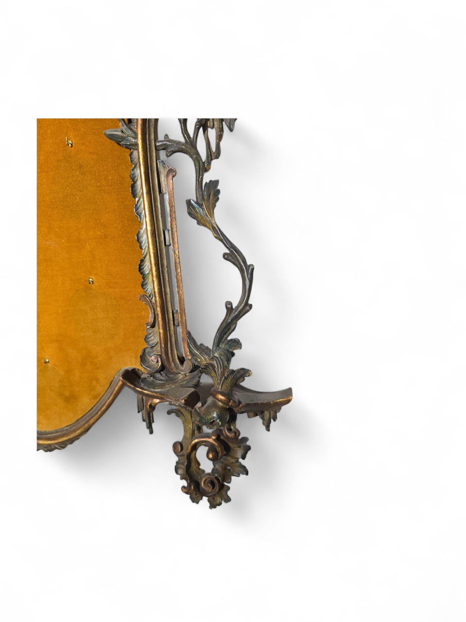 Panneau de présentation de médailles en bois sculpté et peint en forme de pagode, Italie, 19e siècle en vente 3