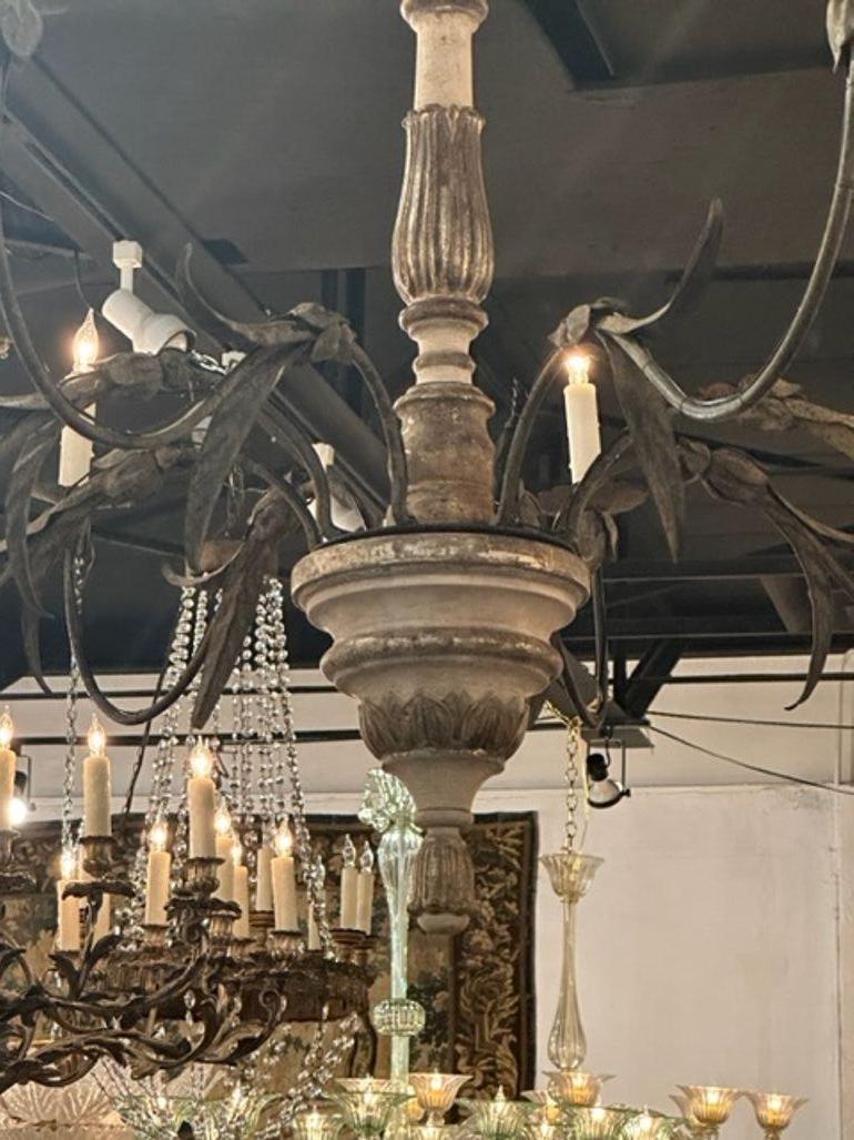 19th Century Italian Carved and Parcel Gilt 8 Arm Chandeliers In Good Condition In Dallas, TX