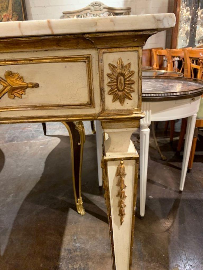 Néoclassique Console néoclassique italienne du 19ème siècle sculptée et dorée à la feuille en vente
