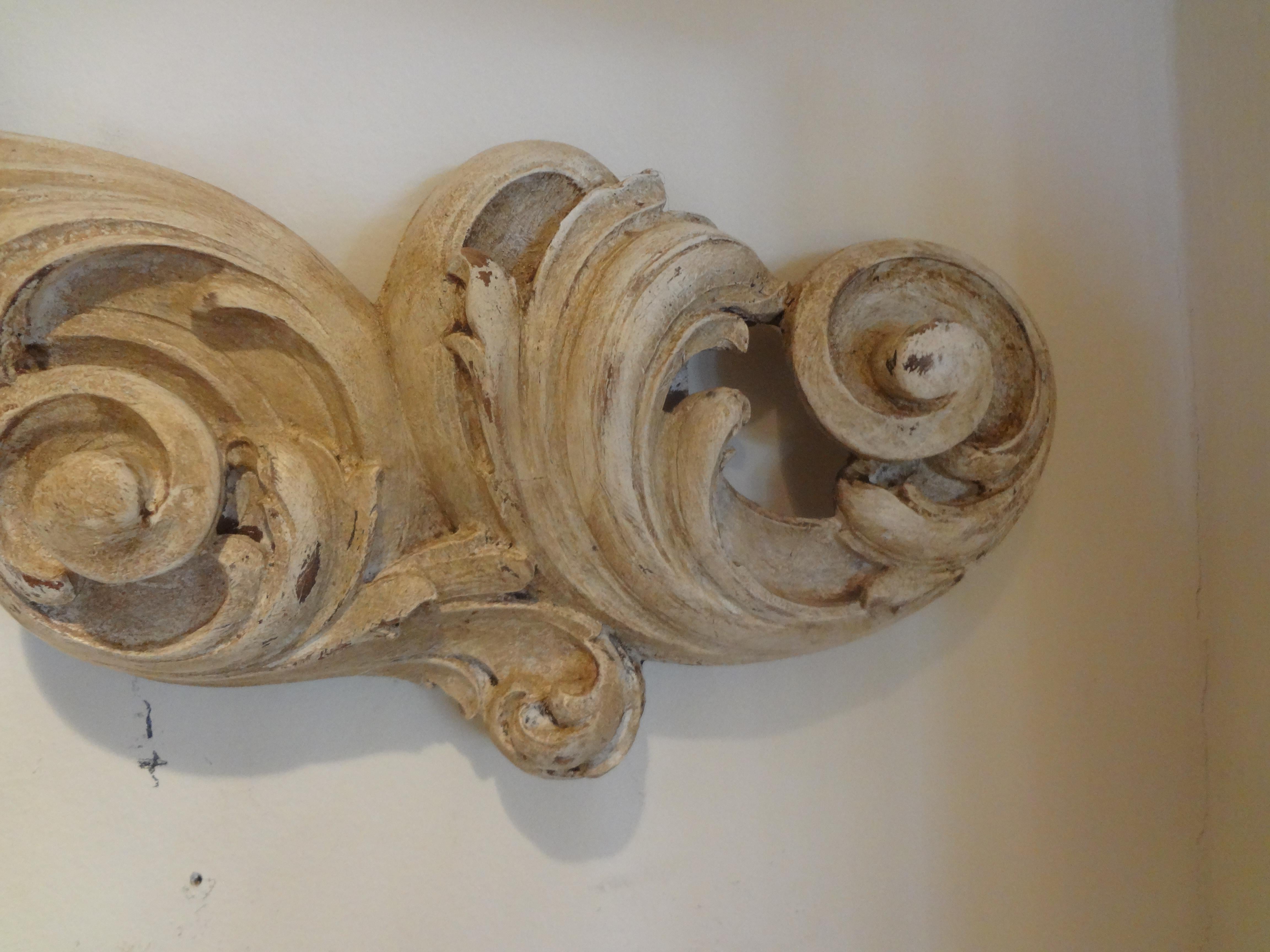 19th Century Italian Carved Architectural Pediment In Good Condition In Houston, TX