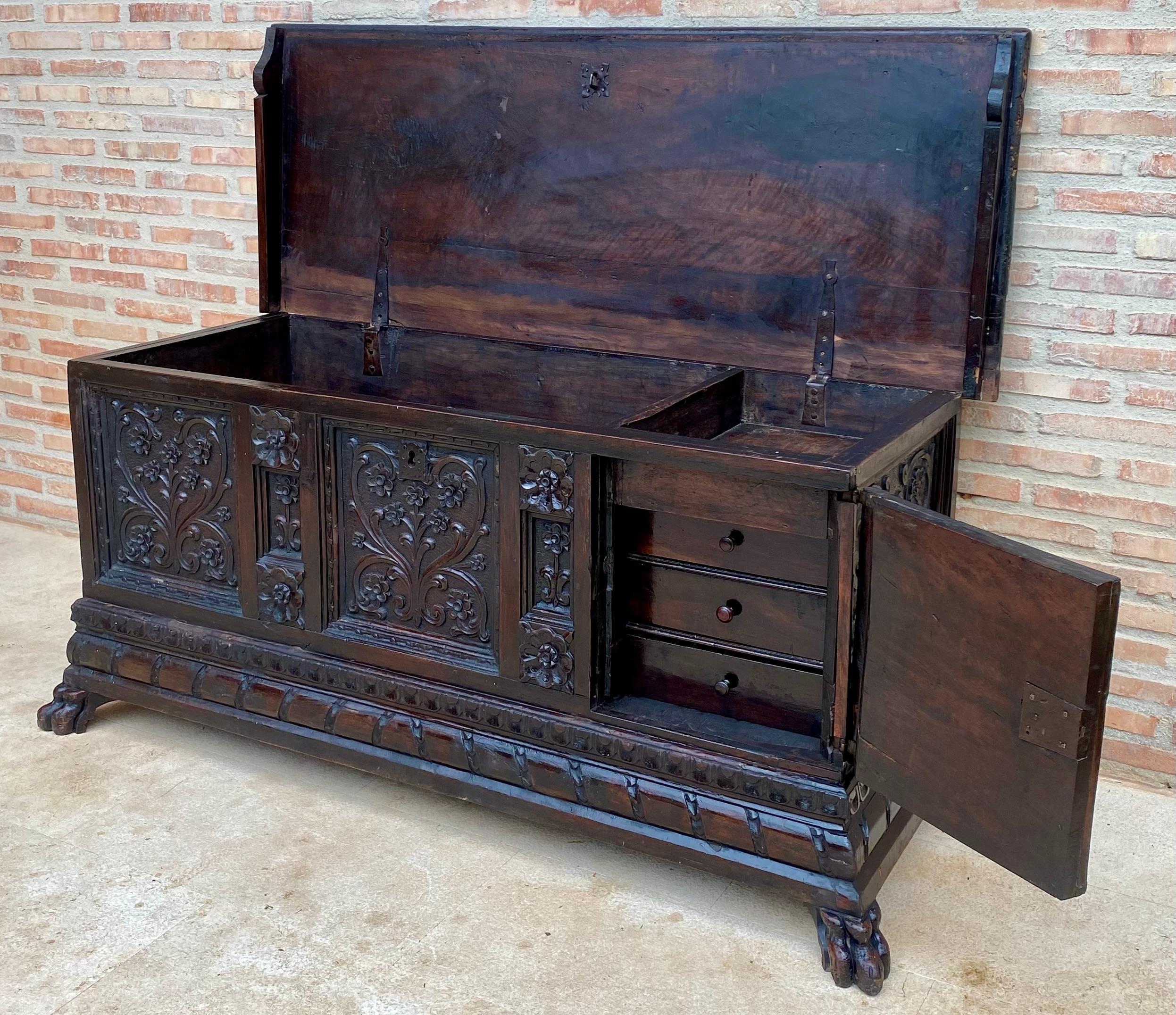 19th Century Italian Carved Cassone Trunk with Original Hardware, 1890s In Good Condition In Miami, FL