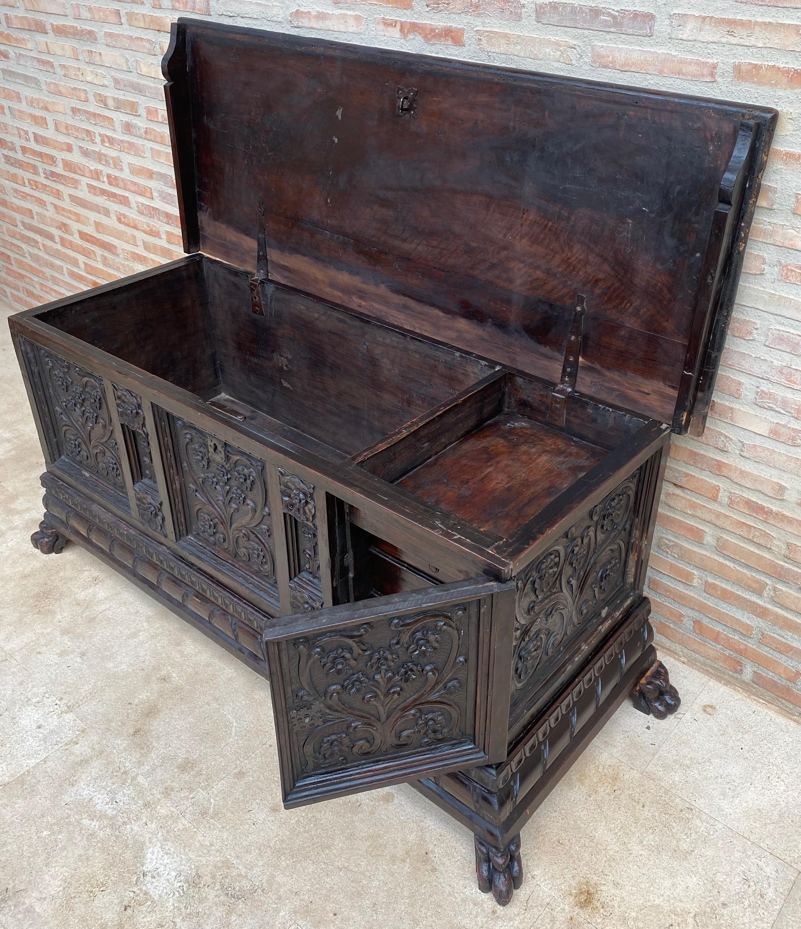 19th Century Italian Carved Cassone Trunk with Original Hardware, 1890s 1