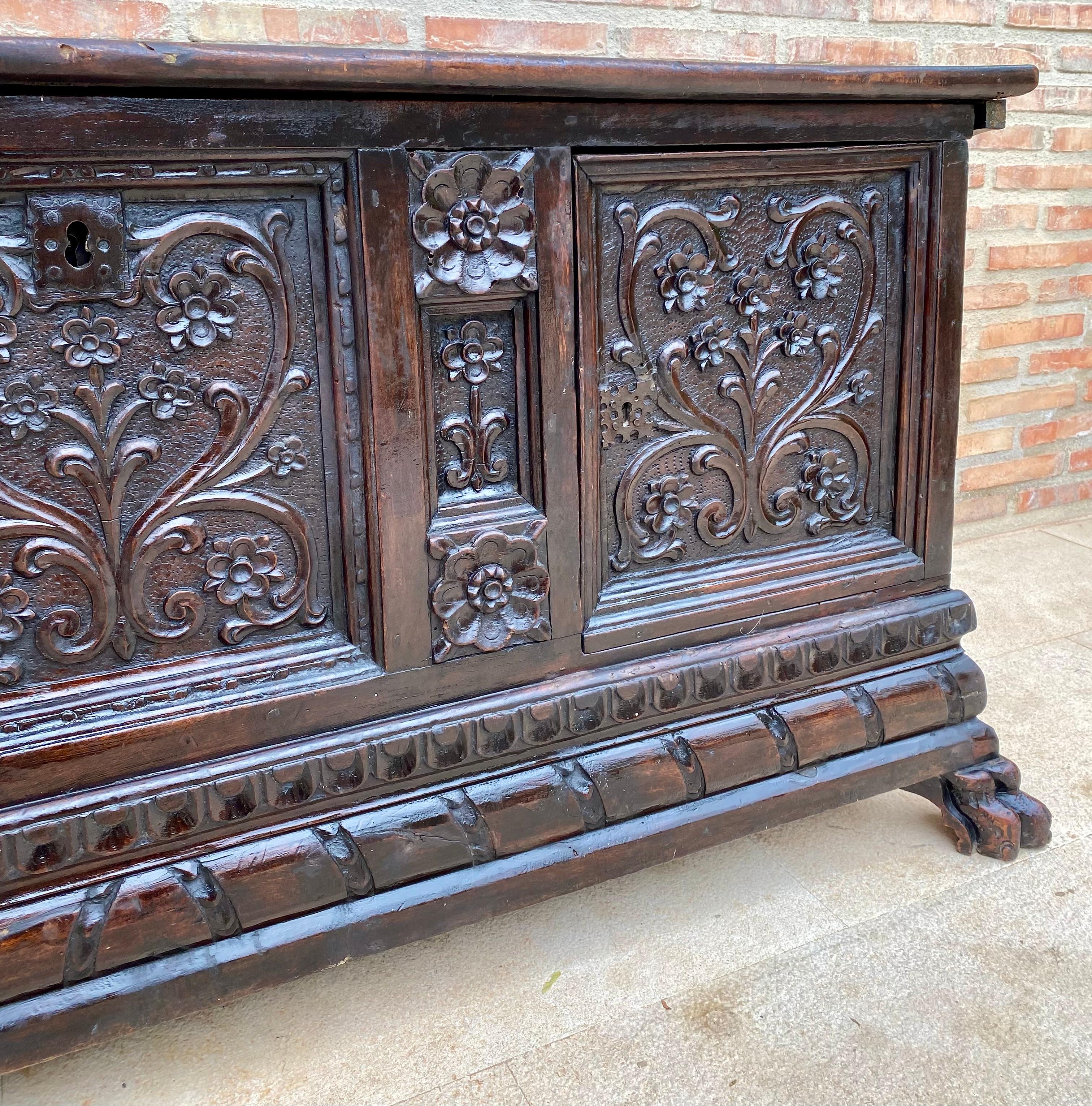 19th Century Italian Carved Cassone Trunk with Original Hardware, 1890s 3