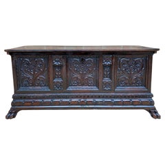 Baule Cassone intagliato italiano del XIX secolo con ferramenta originale, 1890