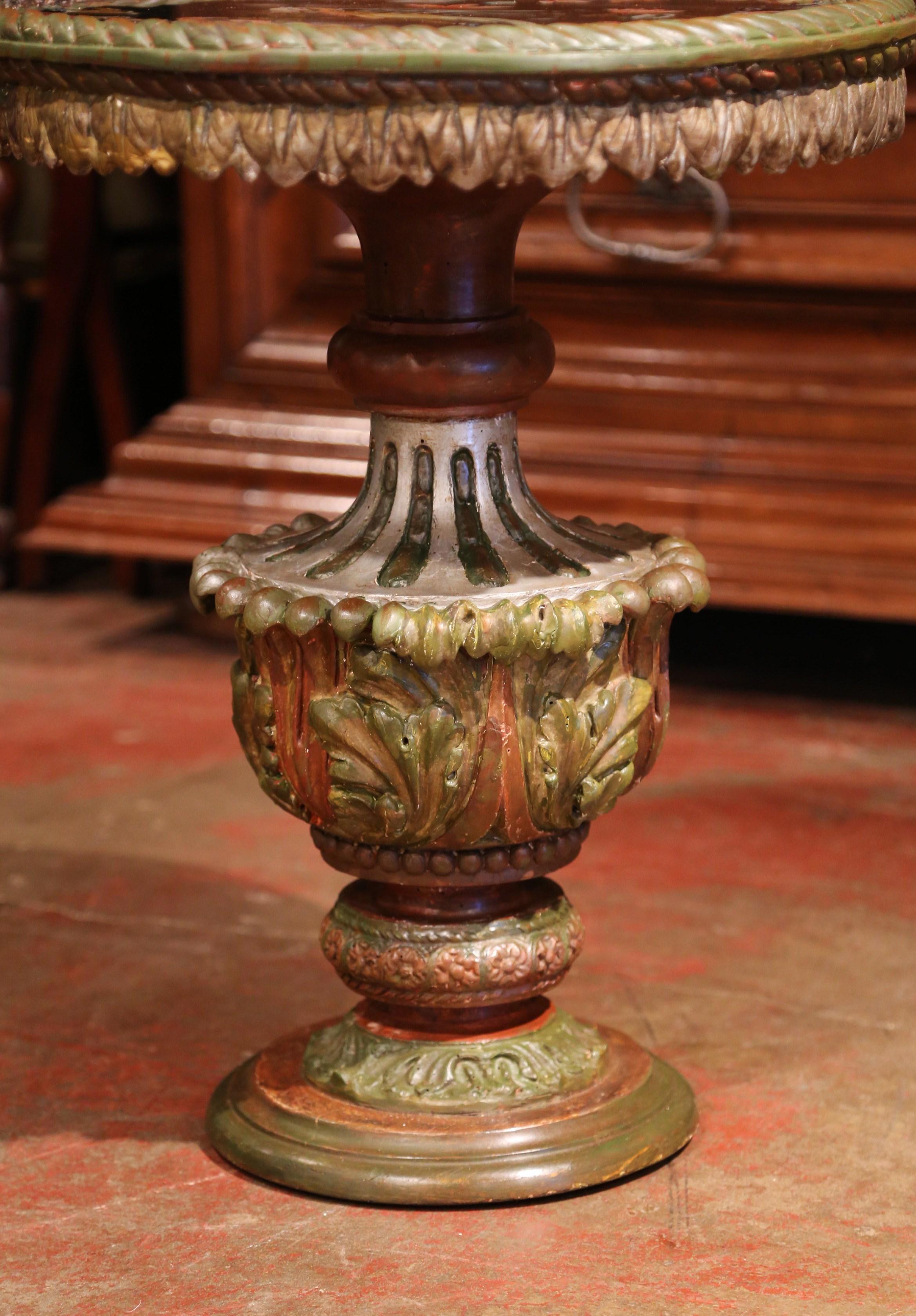 Italienischer Beistelltisch aus geschnitztem und bemaltem Giltwood des 19. Jahrhunderts mit Eglomise-Platte im Angebot 1
