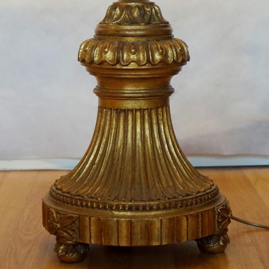 Torchère d'église italienne du 18ème siècle en bois doré sculpté transformée en lampadaire en vente 3