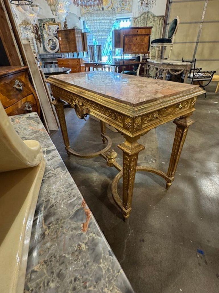 Italienischer Konsolentisch aus geschnitztem Giltwood mit Marmorplatte aus dem 19. (19. Jahrhundert) im Angebot