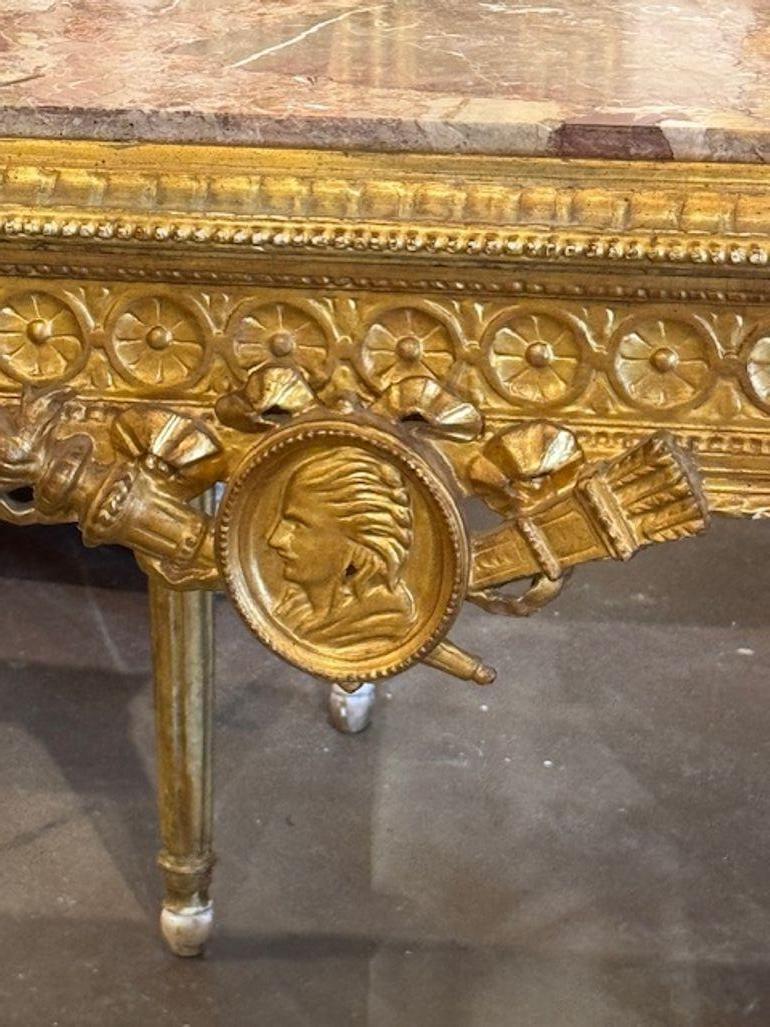 Italienischer Konsolentisch aus geschnitztem Giltwood mit Marmorplatte aus dem 19. im Angebot 4