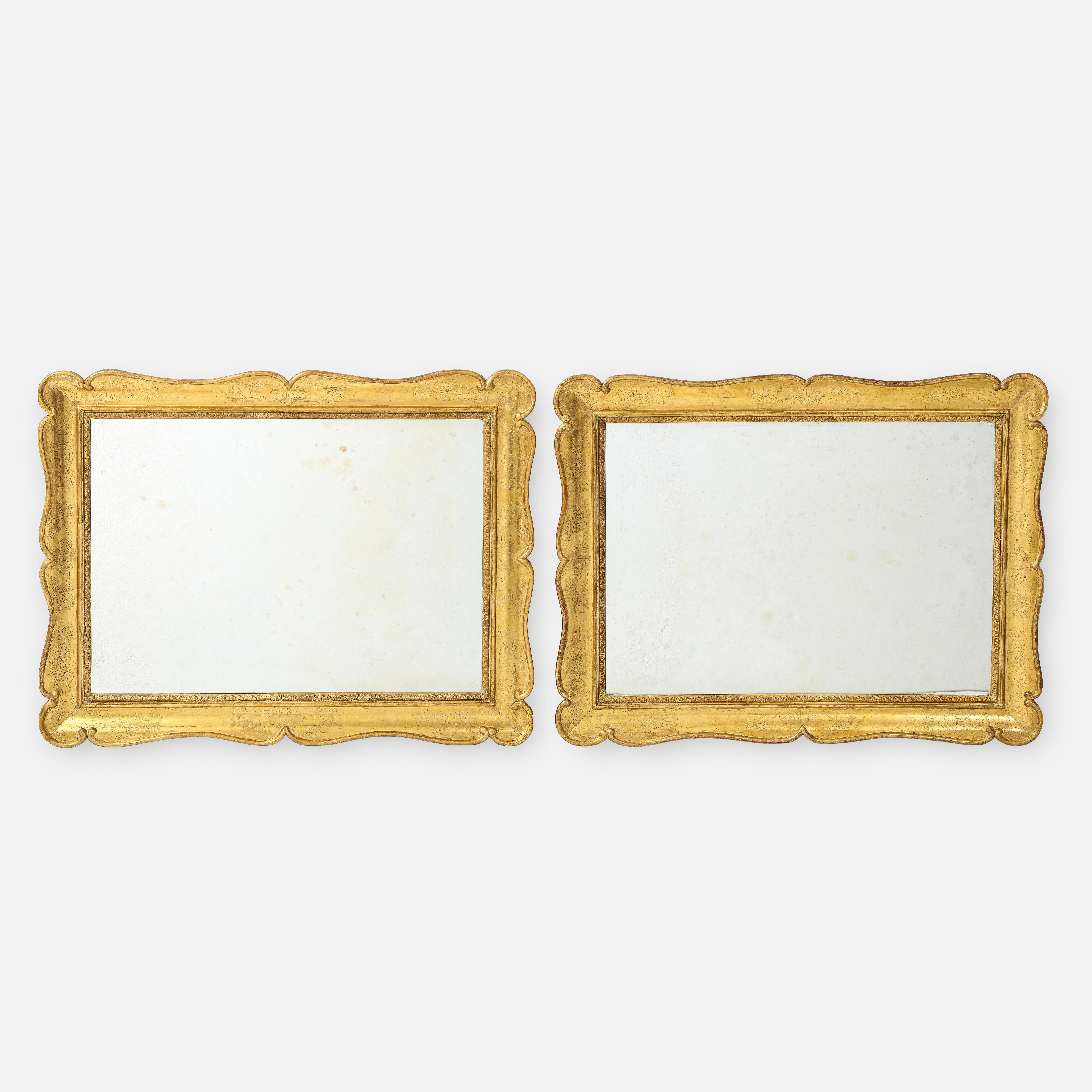 Specchio in legno dorato intagliato italiano del XIX secolo in vendita 5