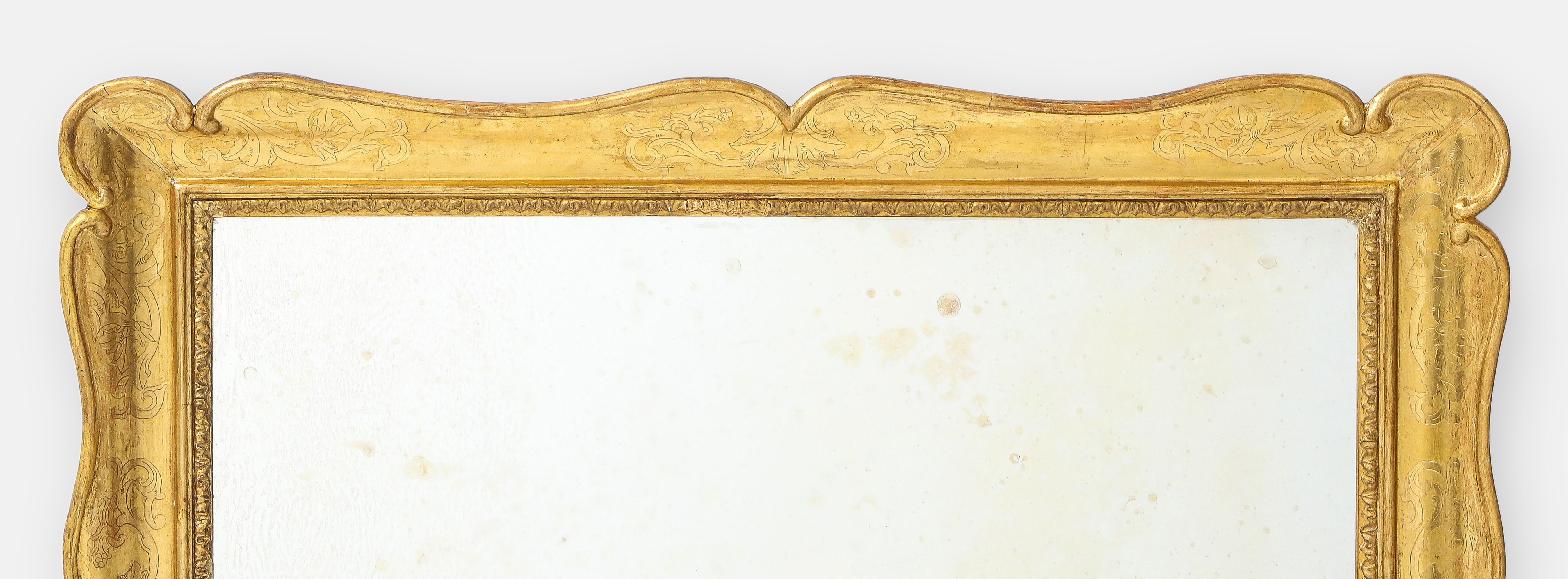Specchio in legno dorato intagliato italiano del XIX secolo in vendita 11
