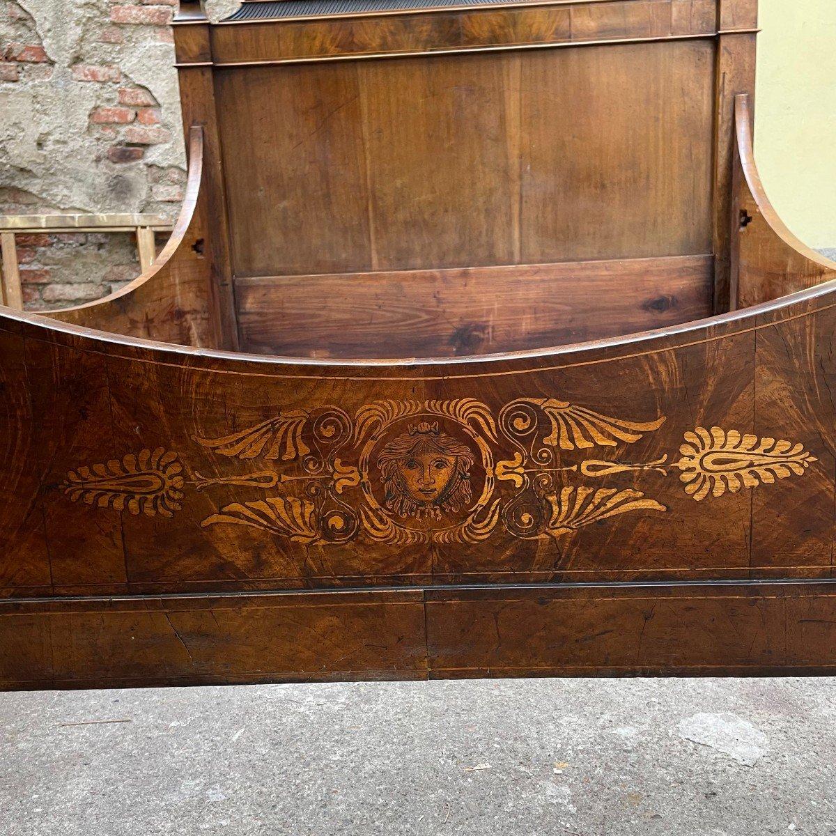 19. Jahrhundert Italienisch geschnitzt Intarsien Walnuss Wurzel Königin Bett  (Neoklassisch) im Angebot