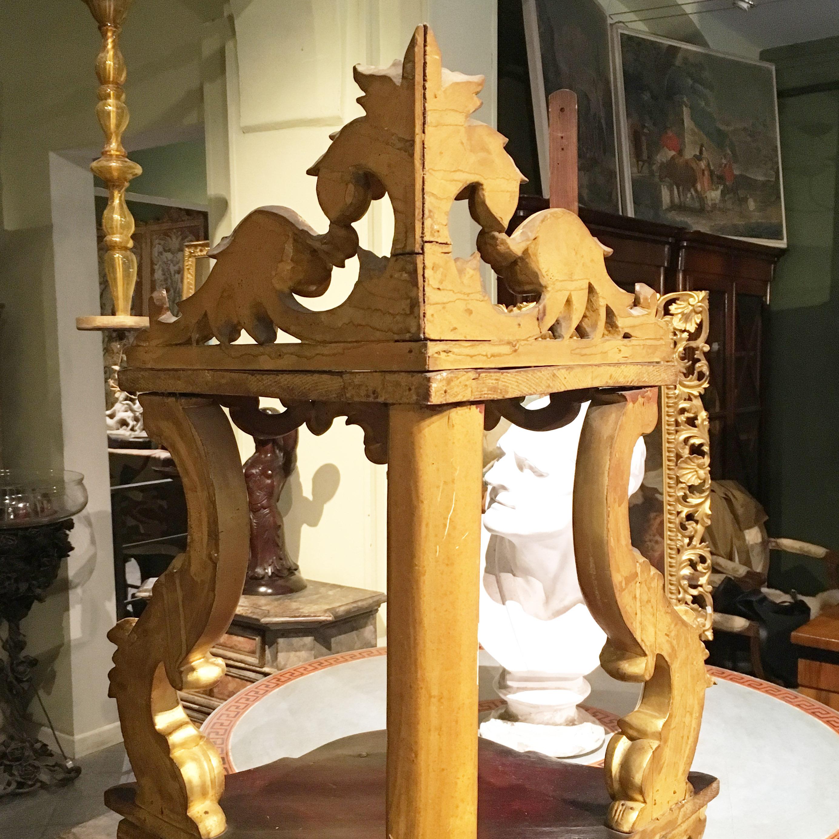 19th Century Italian Carved Louis Philippe Corner Shelf with Gold Leaf Gilding 12