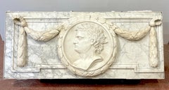 Friso arquitectónico italiano de mármol tallado del siglo XIX Escultura de César