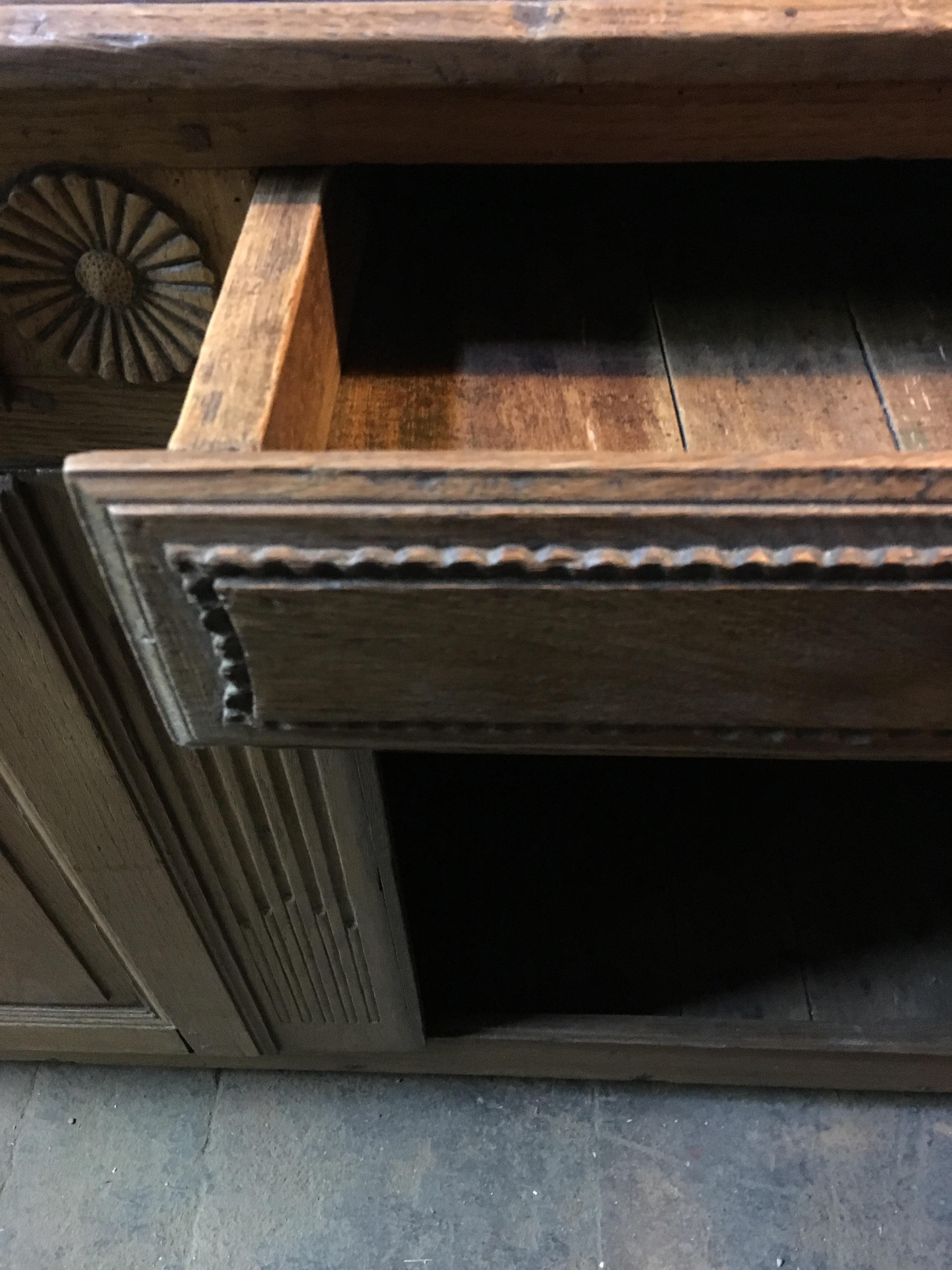 19th Century Italian Carved Oak Wood Cupboard with Drawers and Shutters, 1890s For Sale 7