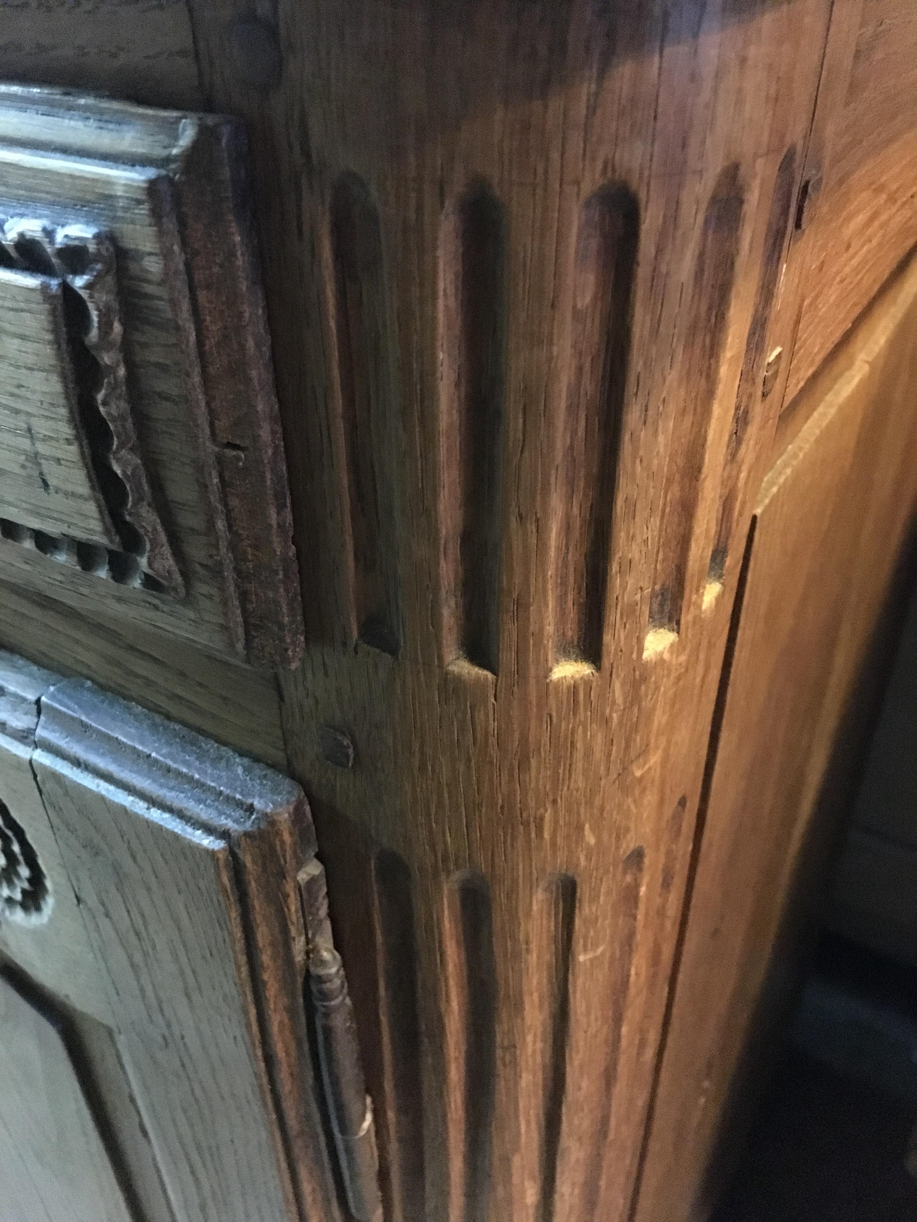 19th Century Italian Carved Oak Wood Cupboard with Drawers and Shutters, 1890s For Sale 8