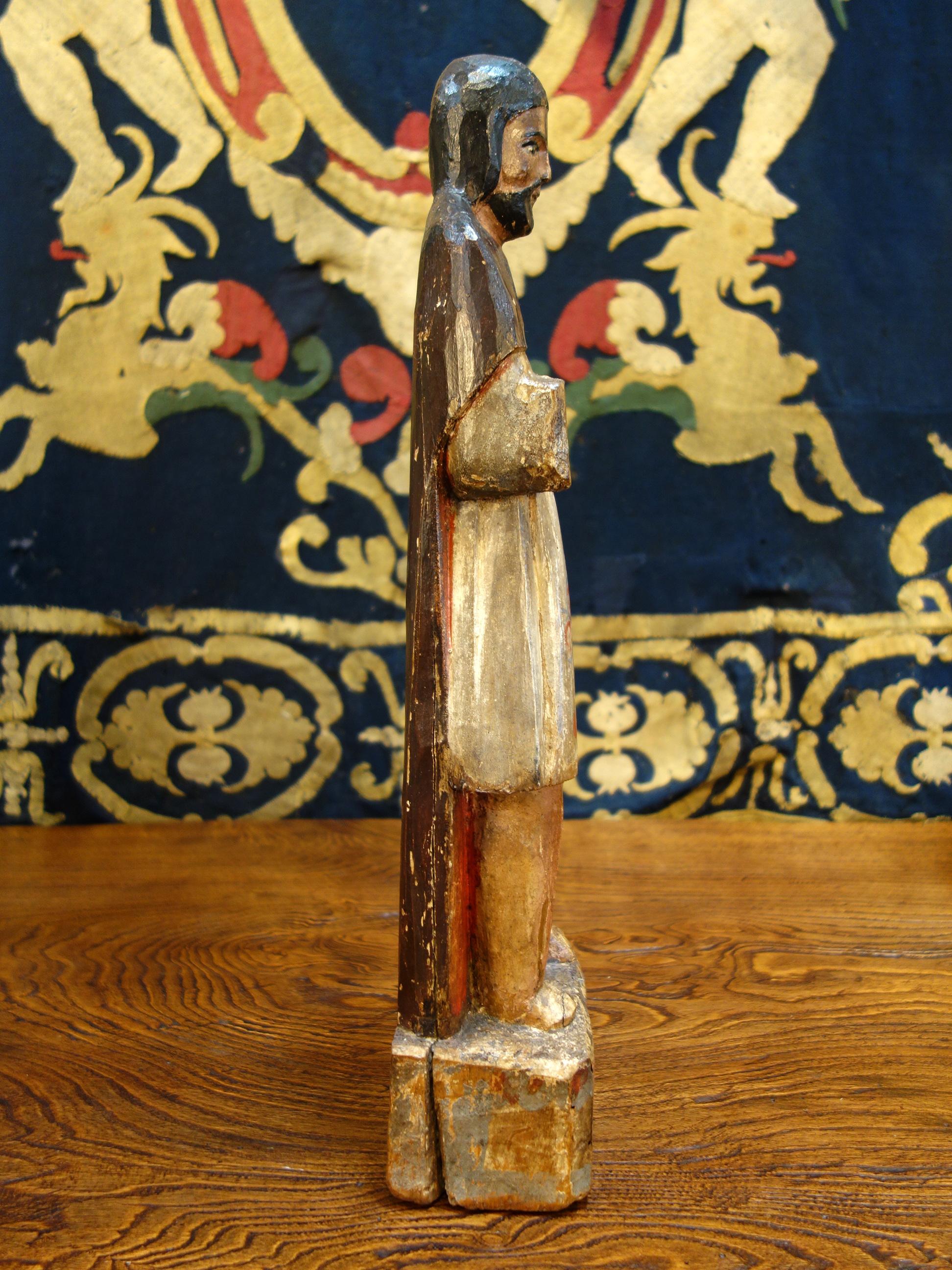 19. Jahrhundert Italienisch geschnitzte & bemalte primitive männliche Santos Holzskulptur (Geschnitzt) im Angebot