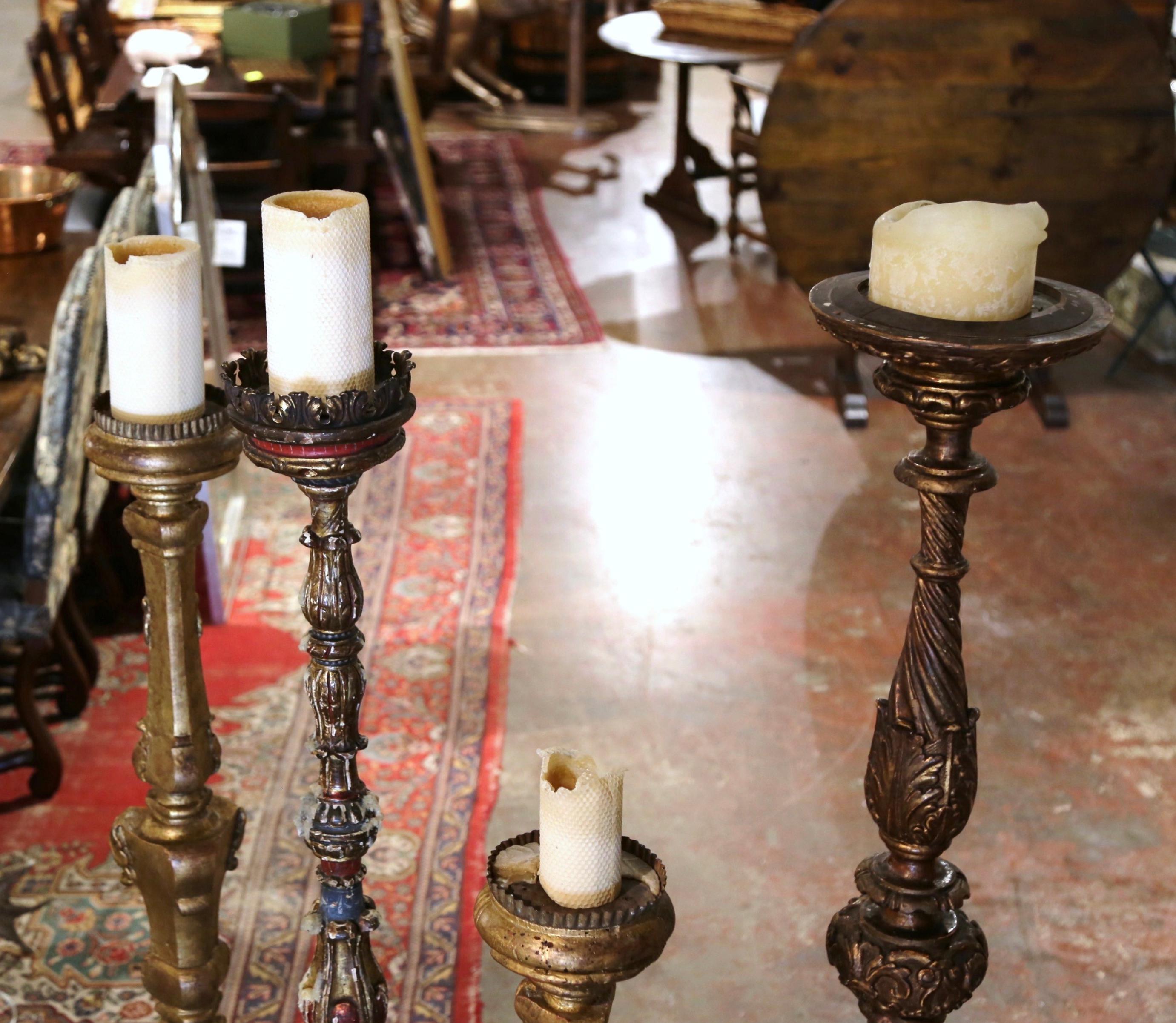 Italienische geschnitzte polychrome und bemalte Kerzenständer aus dem 19. Jahrhundert, Vierer-Set im Angebot 3