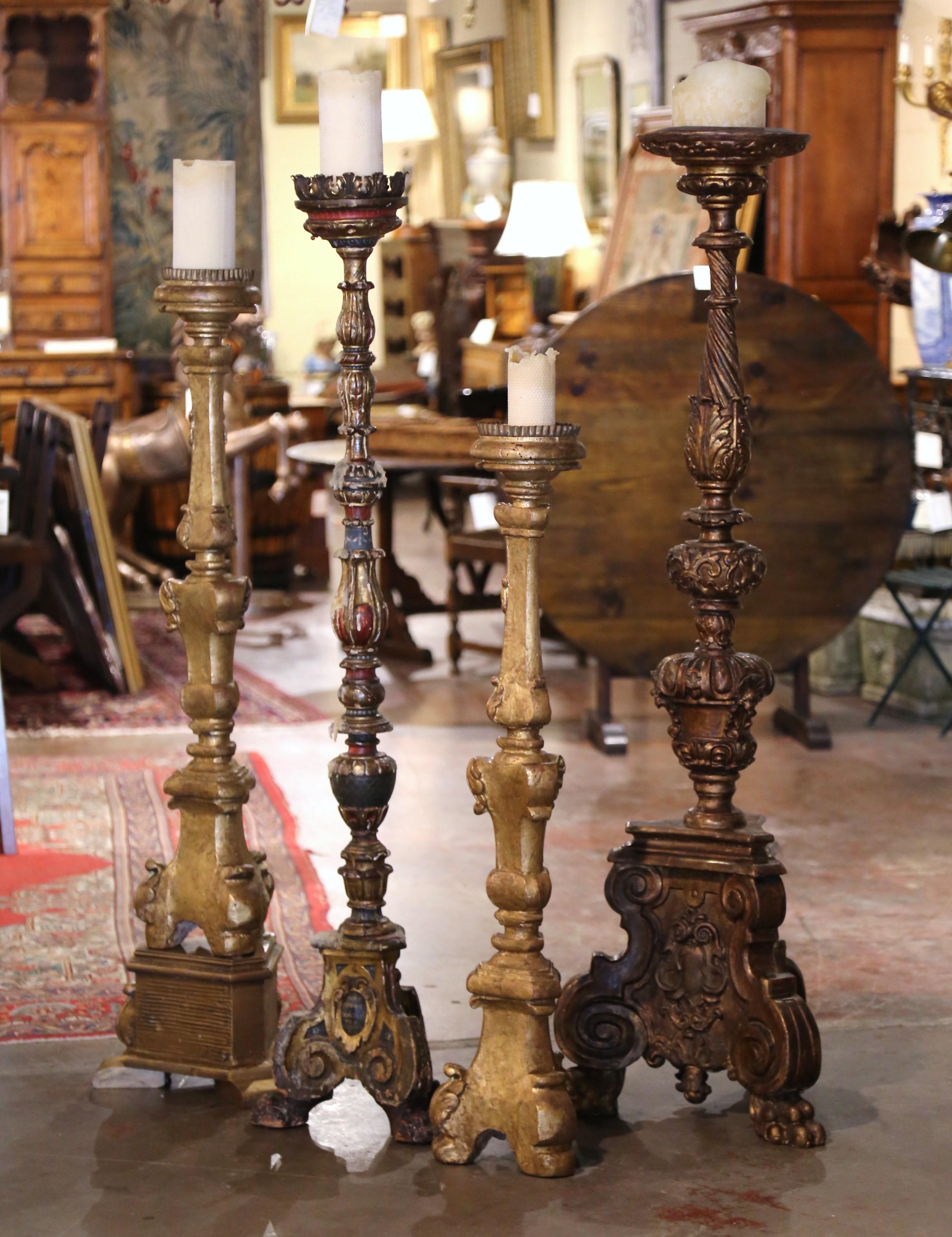 Italienische geschnitzte polychrome und bemalte Kerzenständer aus dem 19. Jahrhundert, Vierer-Set im Zustand „Hervorragend“ im Angebot in Dallas, TX