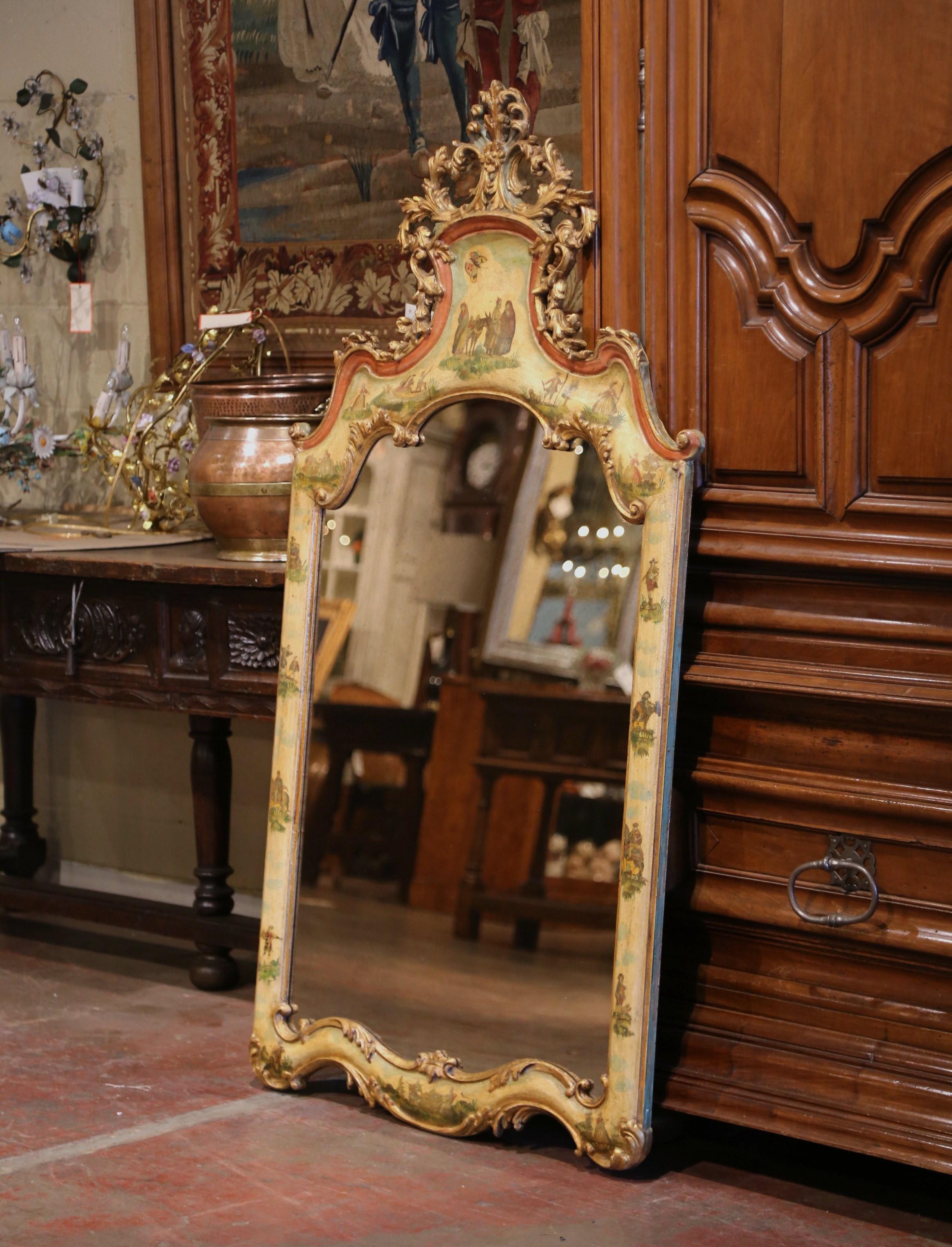 Decora una toilette, un ingresso o un corridoio con questo colorato Antique Mirror. Realizzato in Italia nel 1880 circa e lungo un metro e mezzo, questo splendido pezzo è ornato da una cornice in stile rococò riccamente dorata con intricati intagli