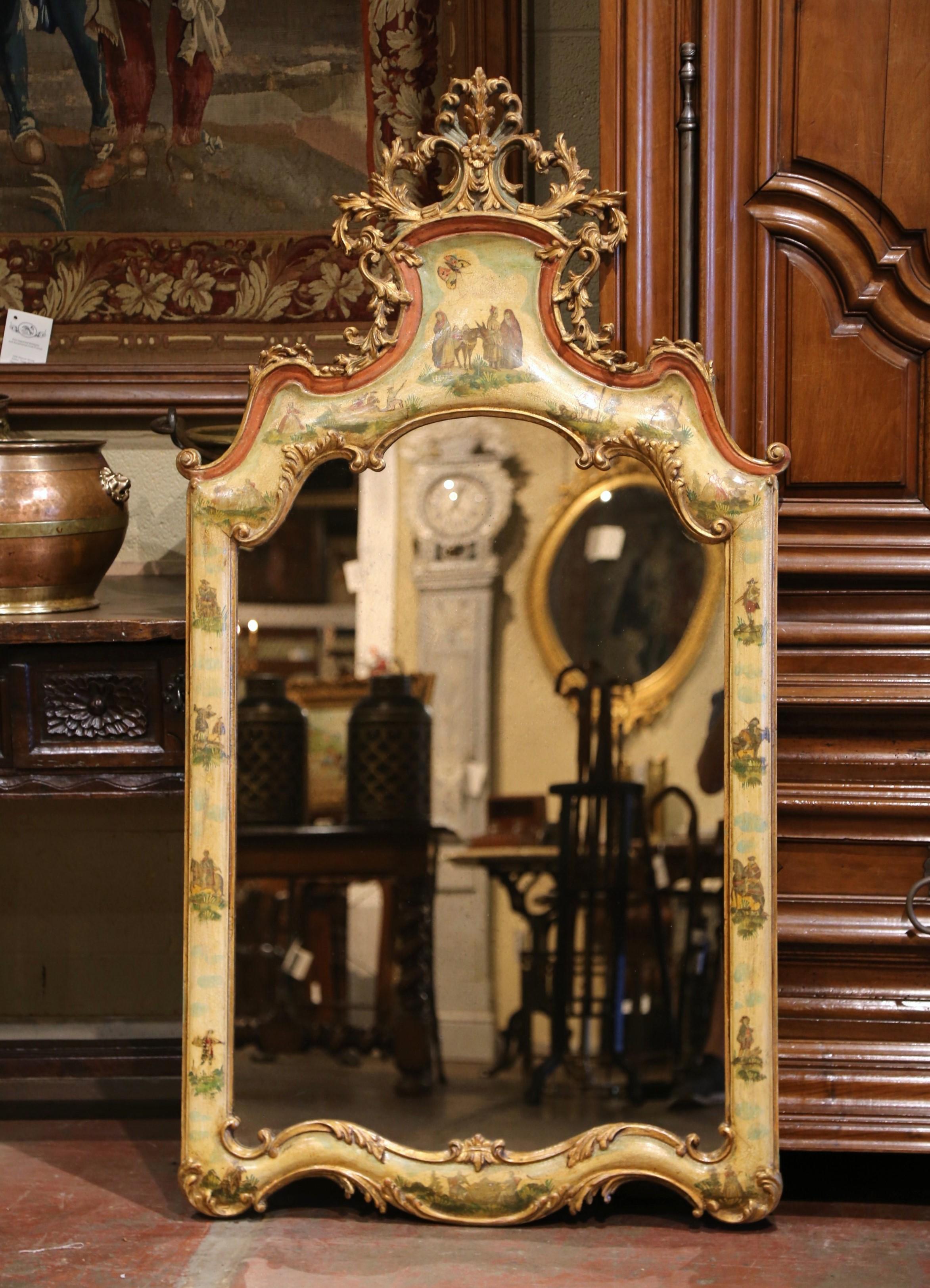 Italiano Specchio da parete rococò italiano del XIX secolo intagliato, in legno dorato e dipinto in vendita