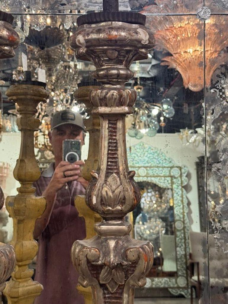 Palillos de altar de plata tallada italianos del siglo XIX en Bueno estado para la venta en Dallas, TX
