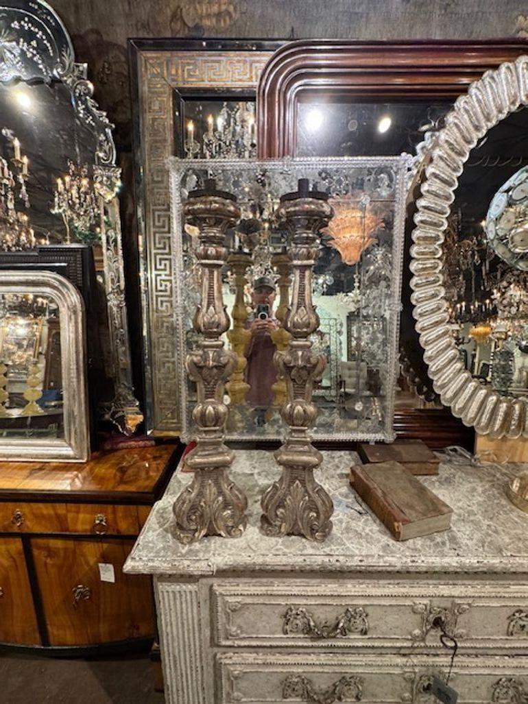 Palillos de altar de plata tallada italianos del siglo XIX en venta 1