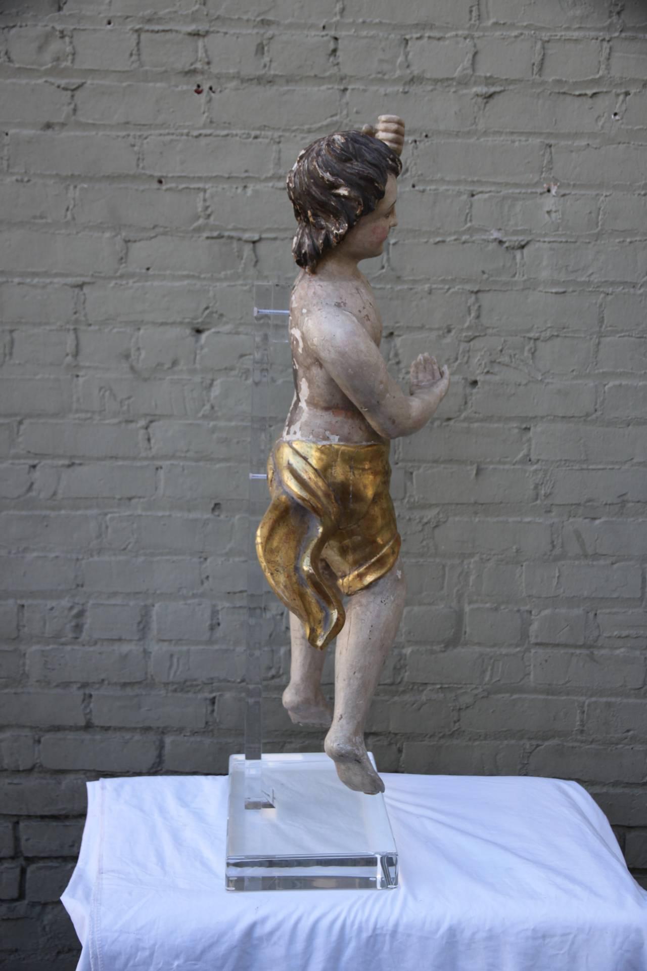 Dorato Statua italiana intagliata del XIX secolo su base in lucite in vendita