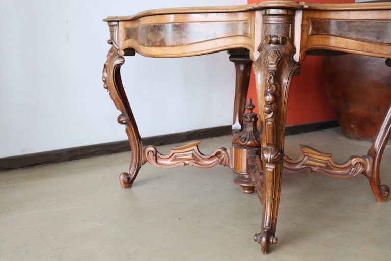 19th Century Italian Carved Walnut and Briar Large Center Table For Sale 1