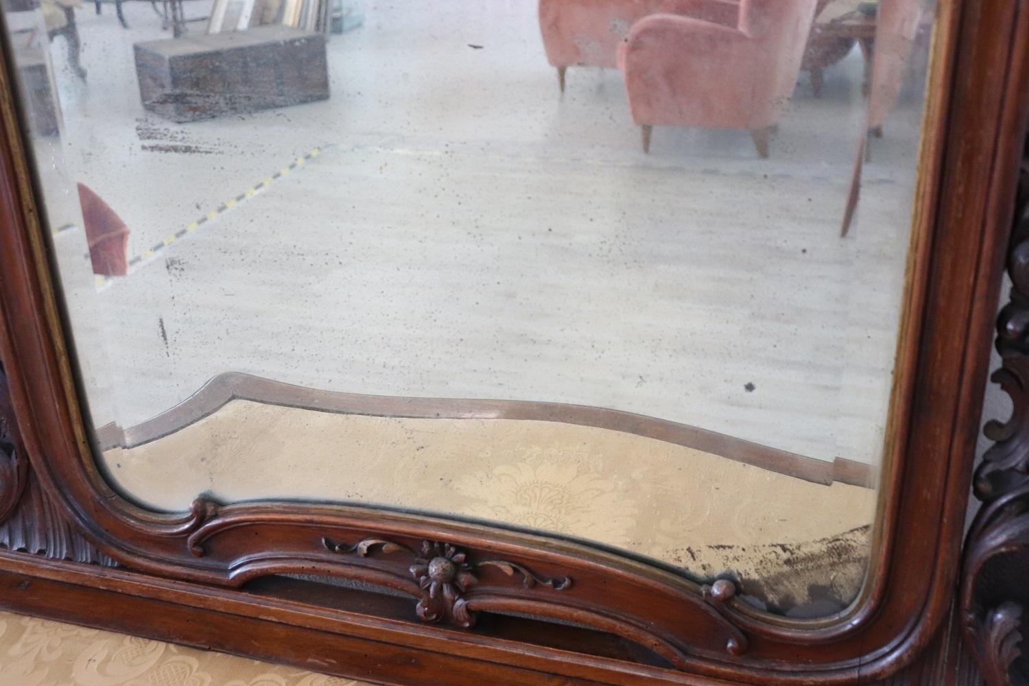 Table console ancienne en noyer sculpté du 19e siècle avec miroir en vente 3