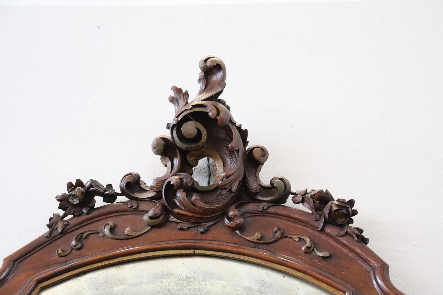 19th Century Italian Carved Walnut Antique Console Table with Mirror In Good Condition For Sale In Casale Monferrato, IT
