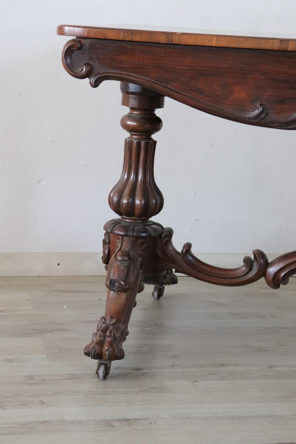 19th Century Italian Carved Walnut Antique Writing Desk In Good Condition In Casale Monferrato, IT