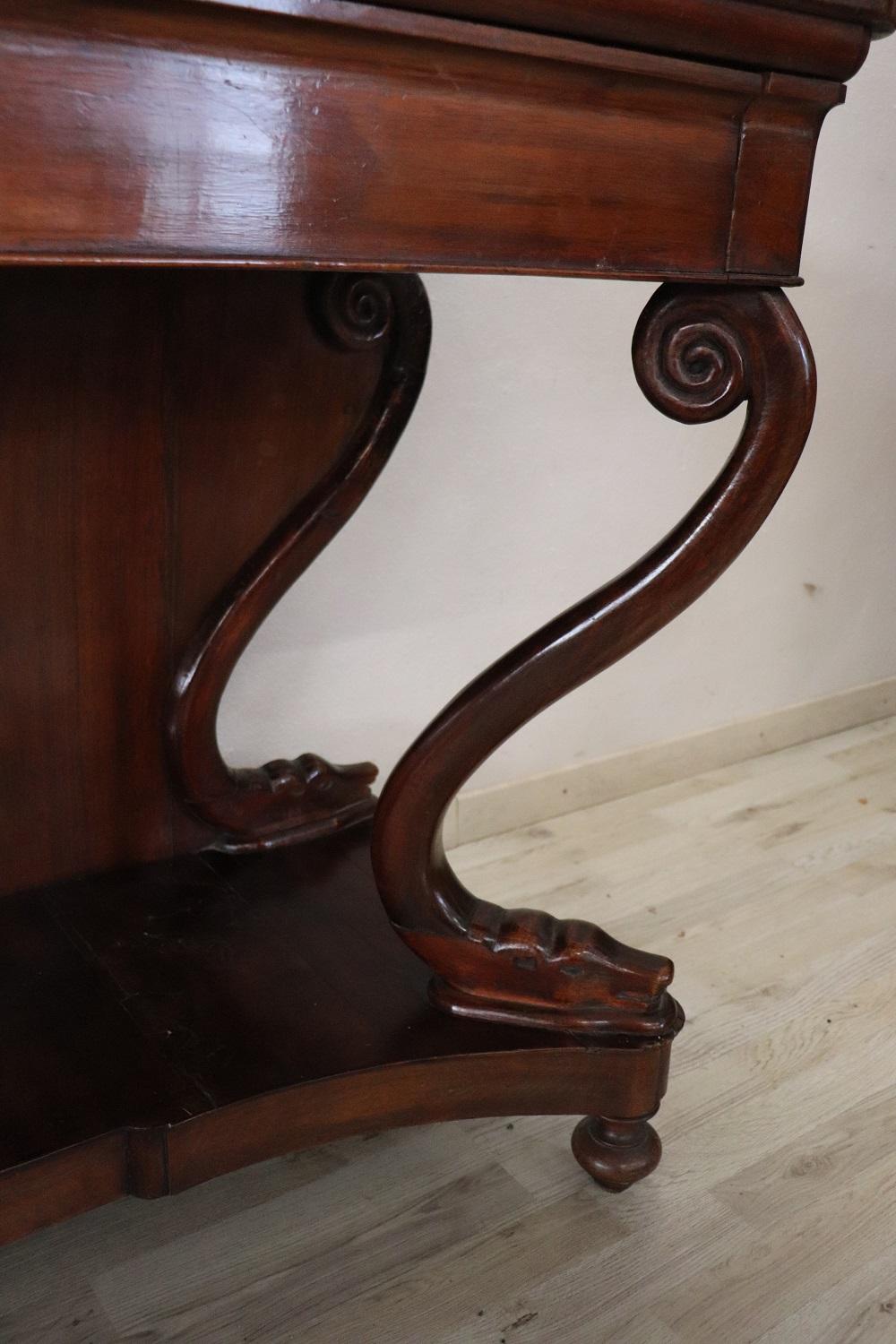 19th Century Italian Carved Walnut Charle X Antique Console Table In Excellent Condition For Sale In Casale Monferrato, IT