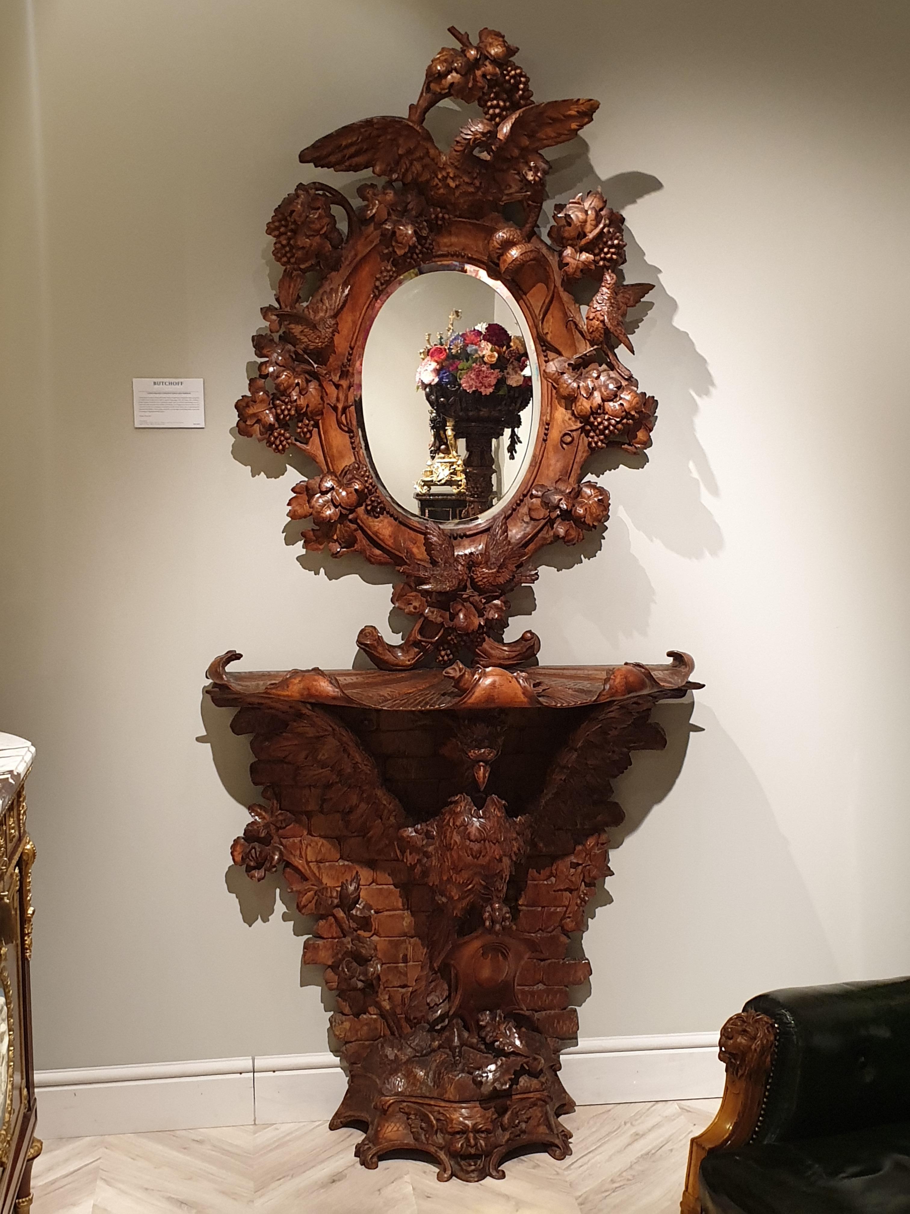 Noyer Console italienne du 19ème siècle en noyer sculpté et miroir en vente