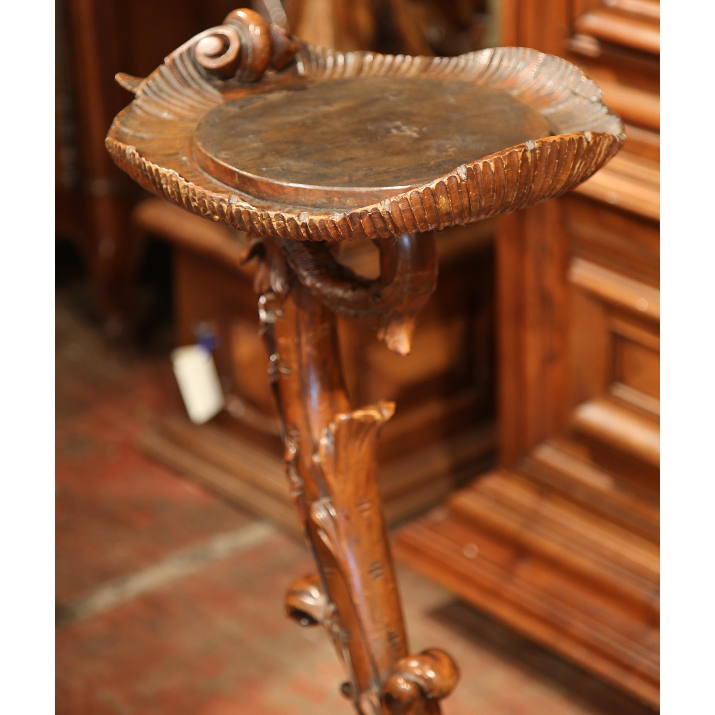 19th Century Italian Carved Walnut Pedestal Table with Cherub Figure In Excellent Condition In Dallas, TX