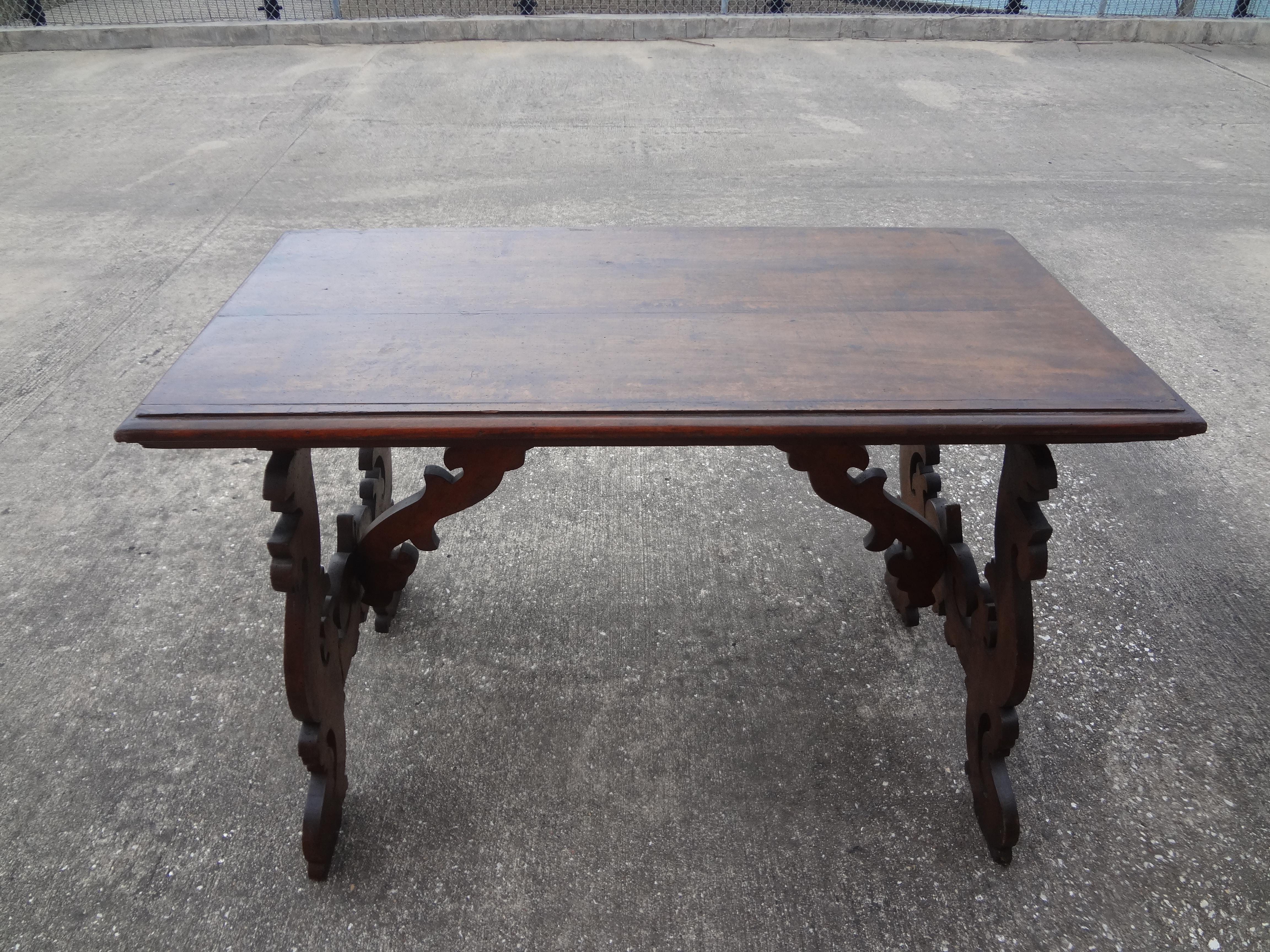 19th Century Italian Carved Walnut Table For Sale 4