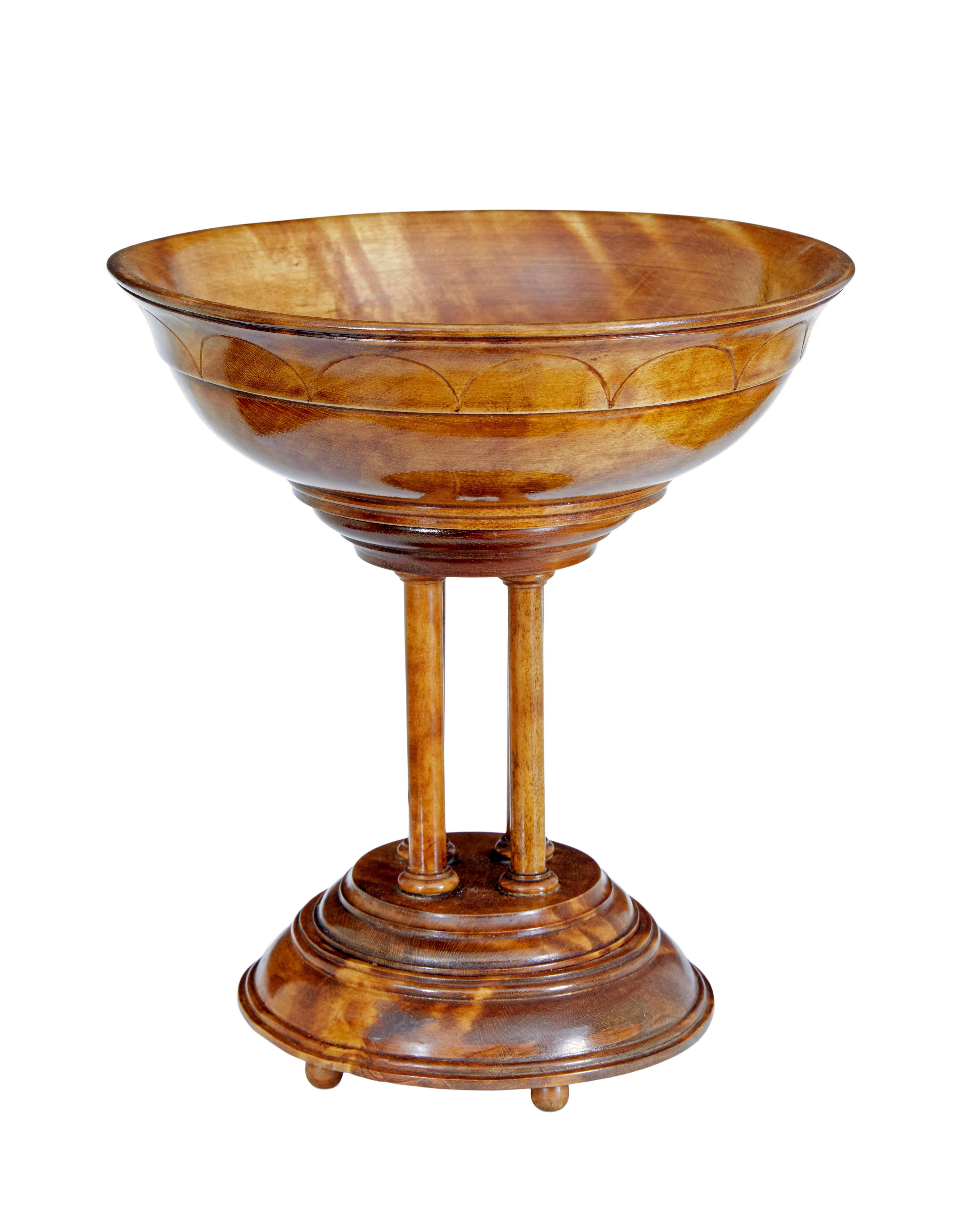 19th century italian carved walnut tazza circa 1880.

Beautiful italian cup/tazza with good patina. Carved cup and base united by 4 columns.

Likely to be a piece aquired on a late grand tour.

Minor surface marks, 1 small age split to side which is