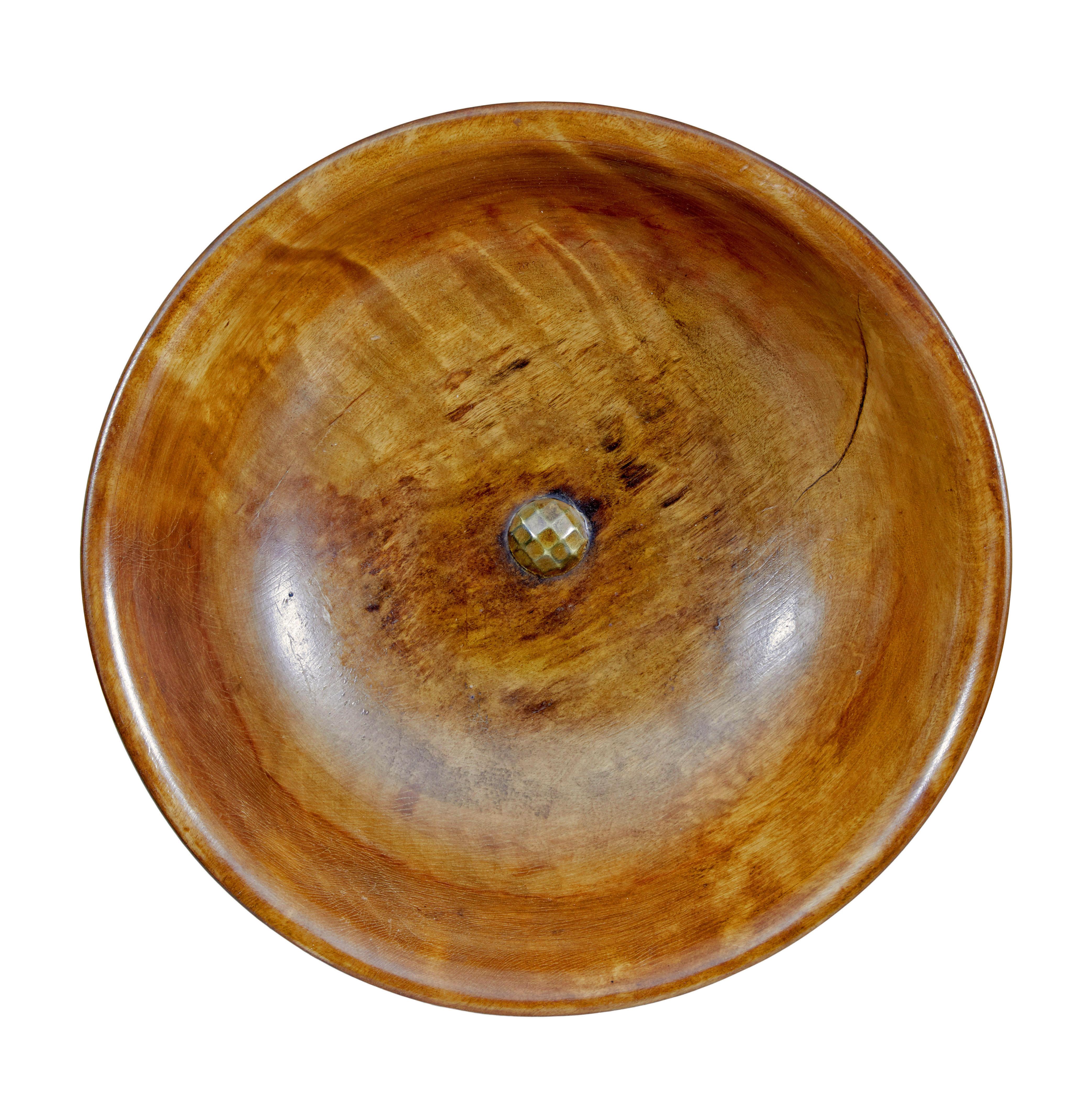 Carved 19th century Italian carved walnut tazza For Sale