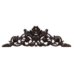 Scultura da parete in legno di noce intagliato del XIX secolo con figure di cherubini