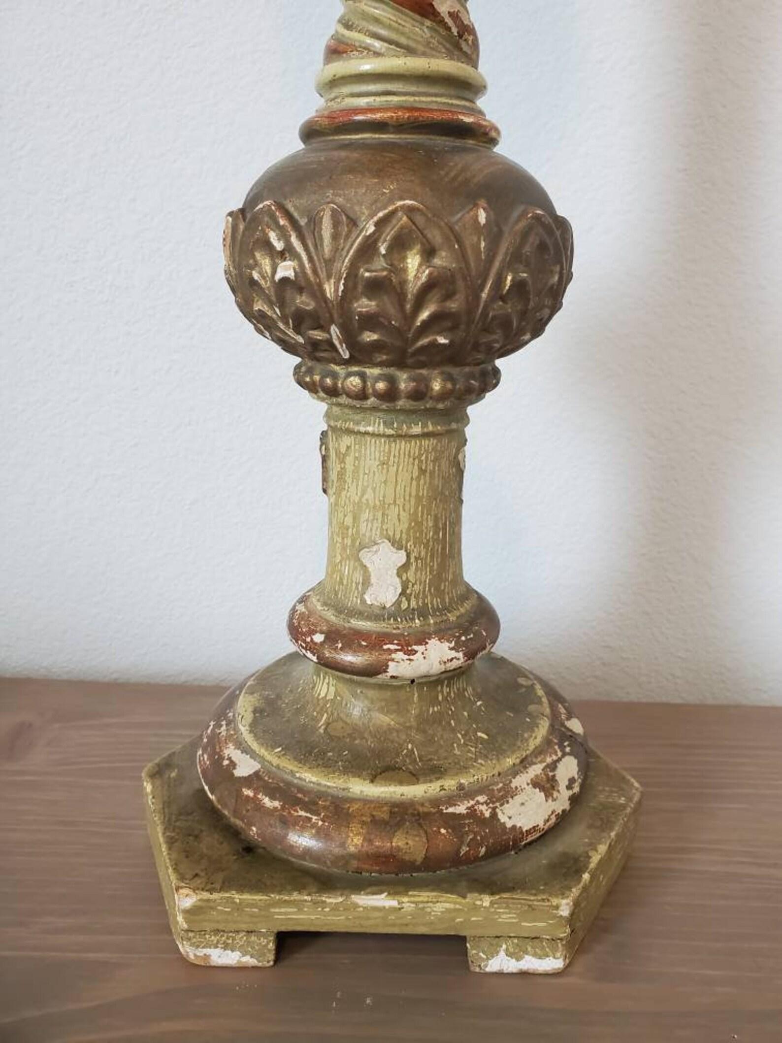 Antiguo Candelabro de Altar de Iglesia Italiano Tallado en Madera Policromada Pricket Metal en venta