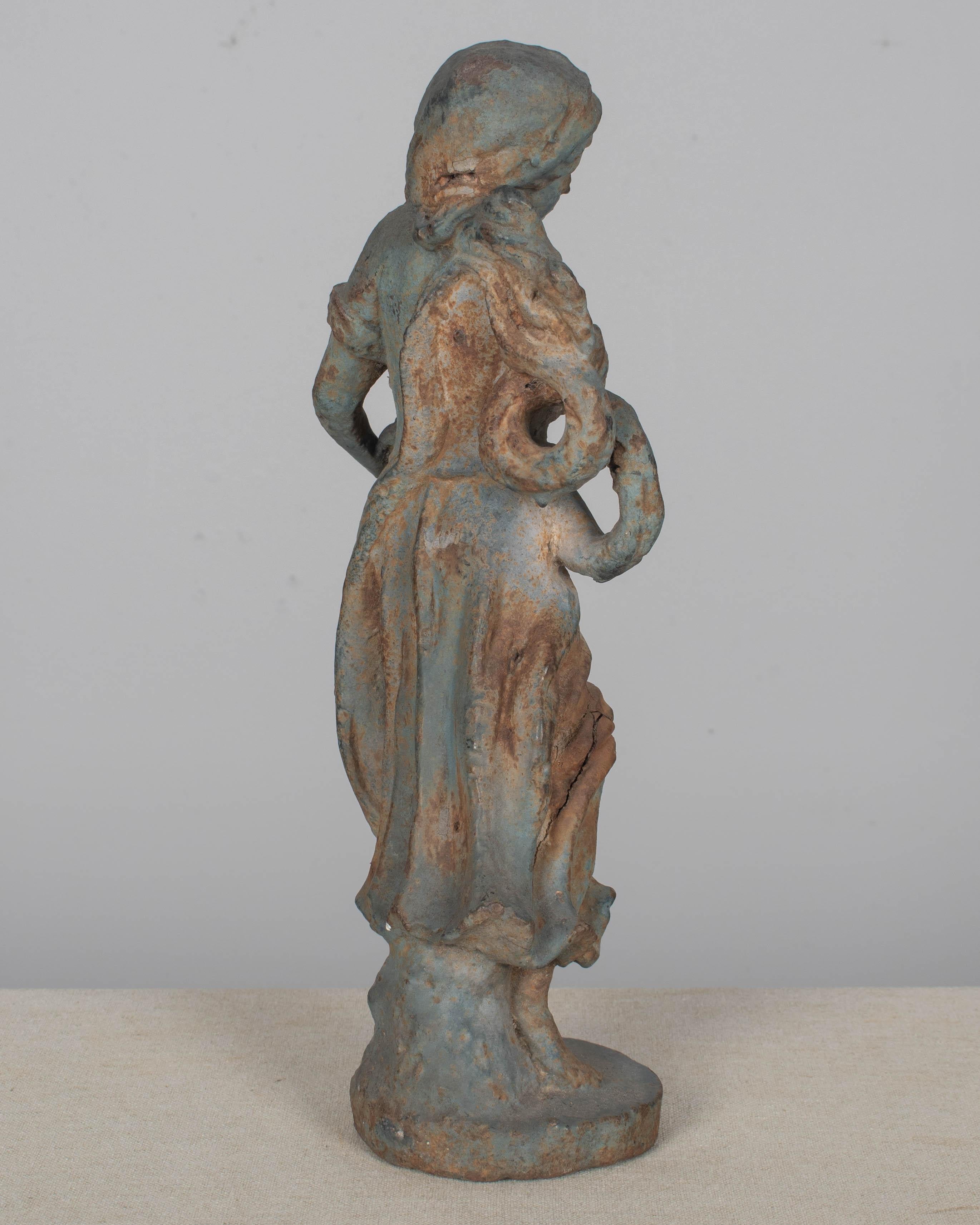 Paire de statues de jardin en fonte italiennes du 19e siècle en vente 9