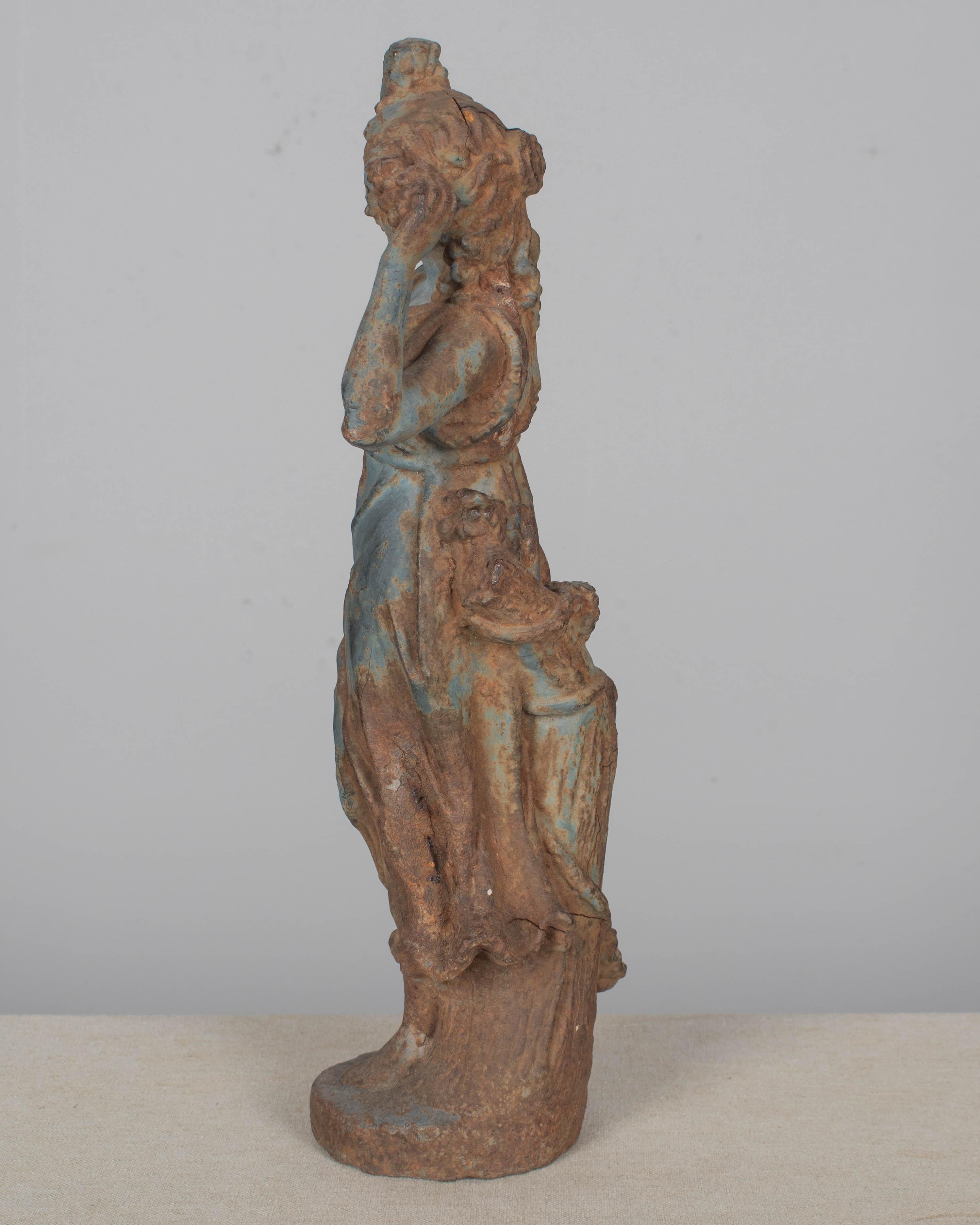 Paire de statues de jardin en fonte italiennes du 19e siècle Bon état - En vente à Winter Park, FL