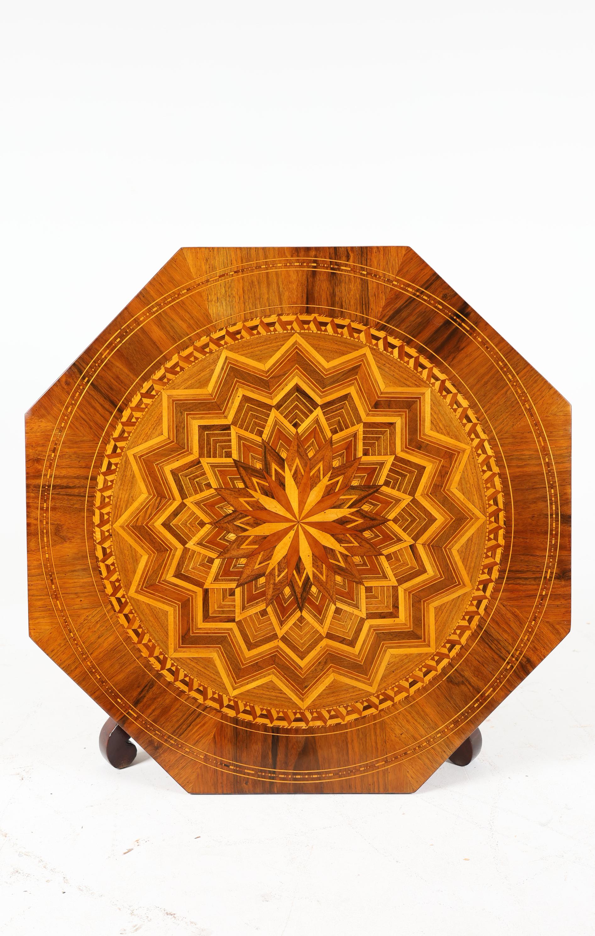 19th Century Italian Center Table with Marquetry For Sale 2