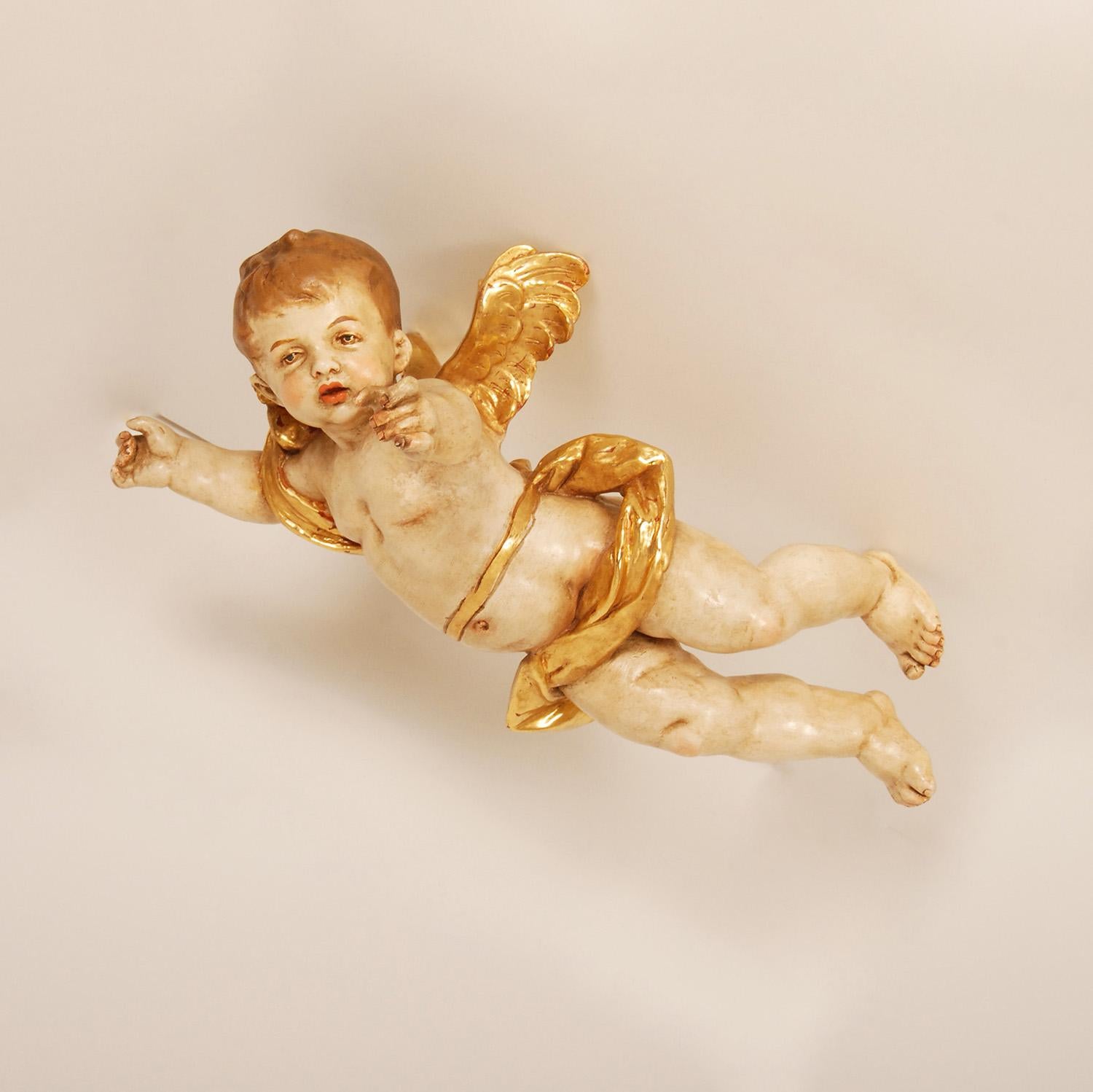 Figure de putto baroque italienne du 19ème siècle représentant un chérubin en céramique dorée et peinte à froid  en vente 4