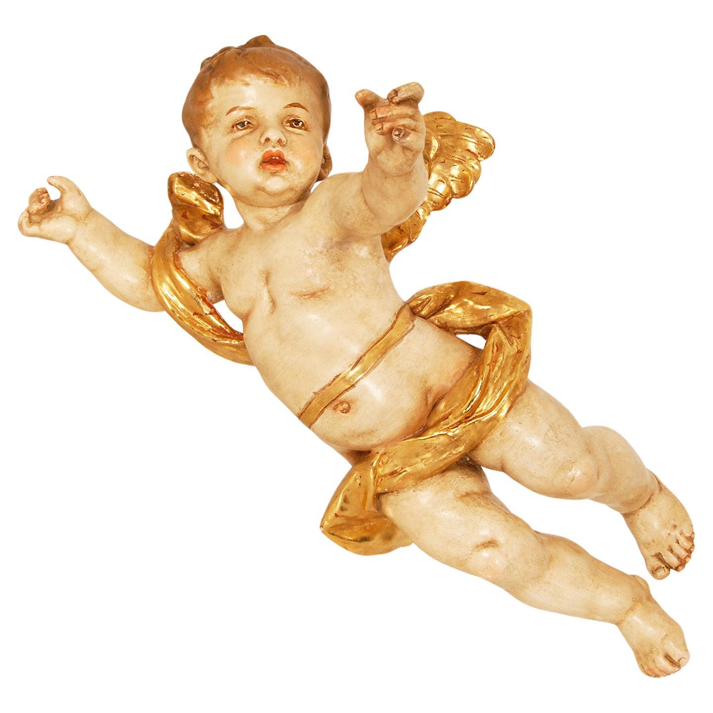 Figure de putto baroque italienne du 19ème siècle représentant un chérubin en céramique dorée et peinte à froid  en vente