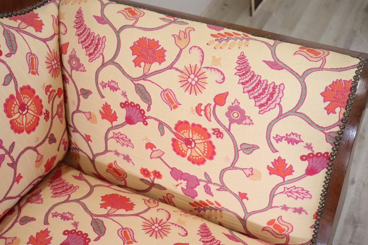 19. Jahrhundert Italienisch Charles X Antike Settee in Nussbaum im Angebot 6