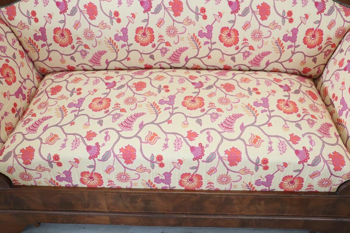 19. Jahrhundert Italienisch Charles X Antike Settee in Nussbaum im Angebot 4