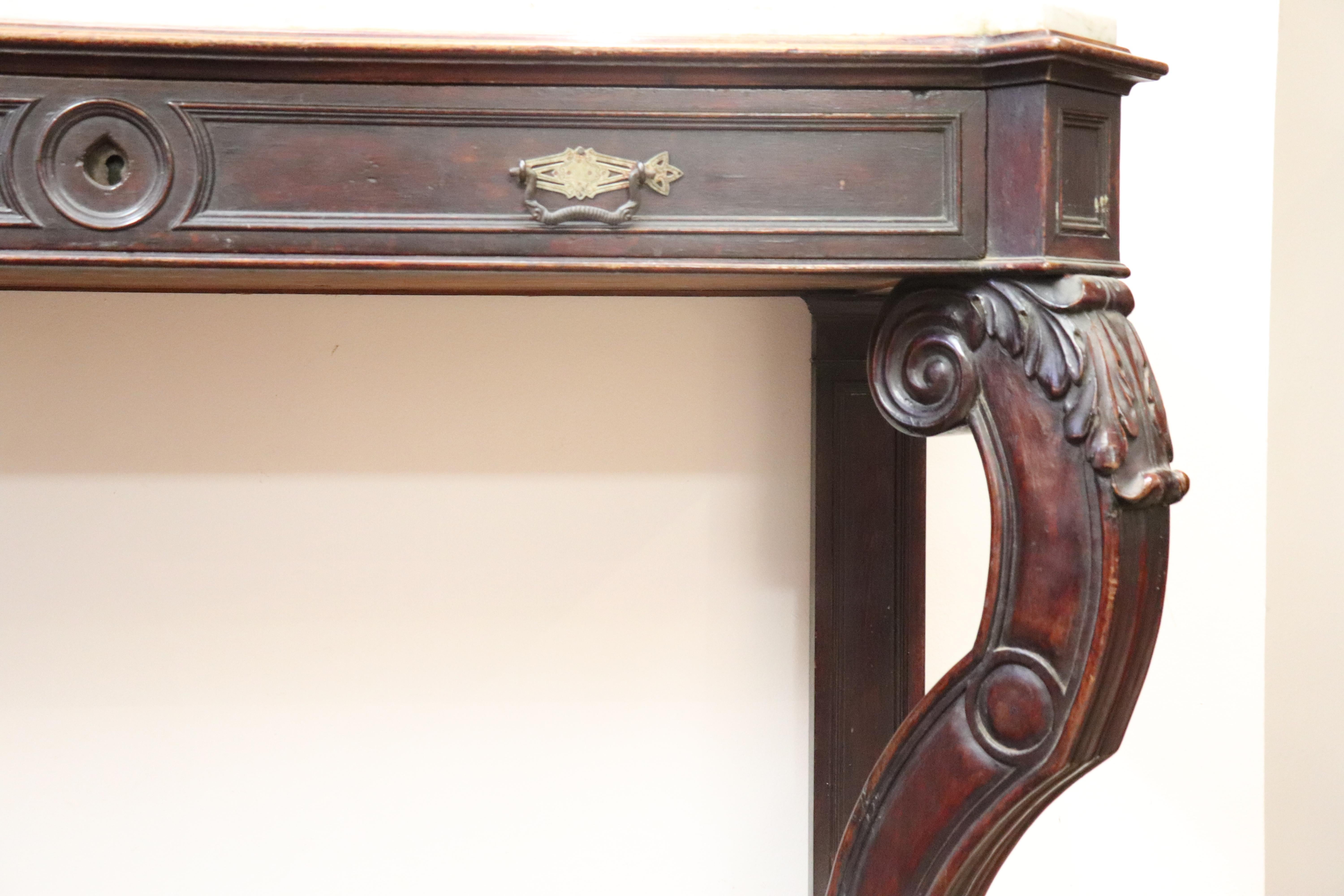 Beautiful console in carved walnut Charles X. The front legs with feline feet are in carved decoration walnut. On the front a comfortable drawer. Very elegant console ideal for an entry. Necessary conservative restoration. The antique console table