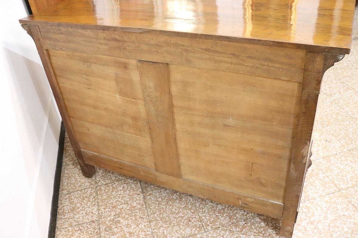 Commode ancienne en noyer marqueté Charles X du 19e siècle, restaurée en vente 3