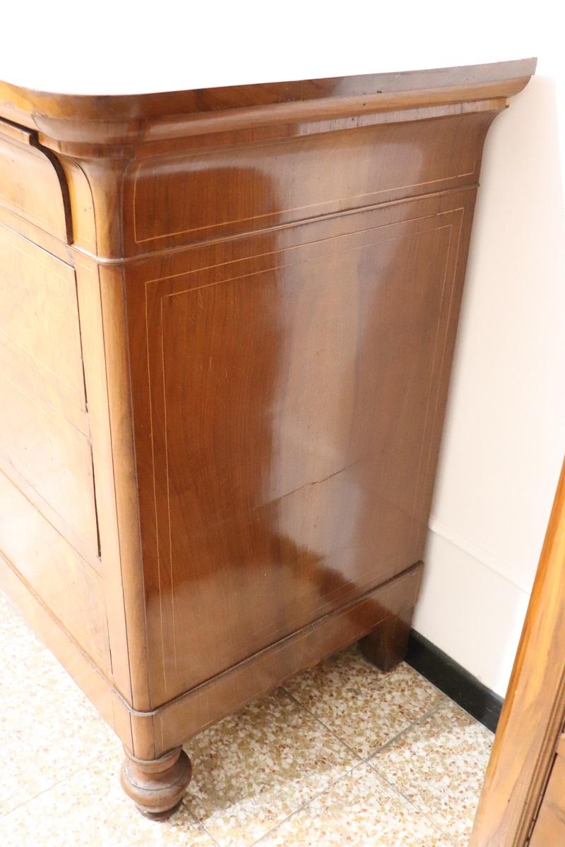 Commode ancienne en noyer marqueté Charles X du 19e siècle, restaurée en vente 4